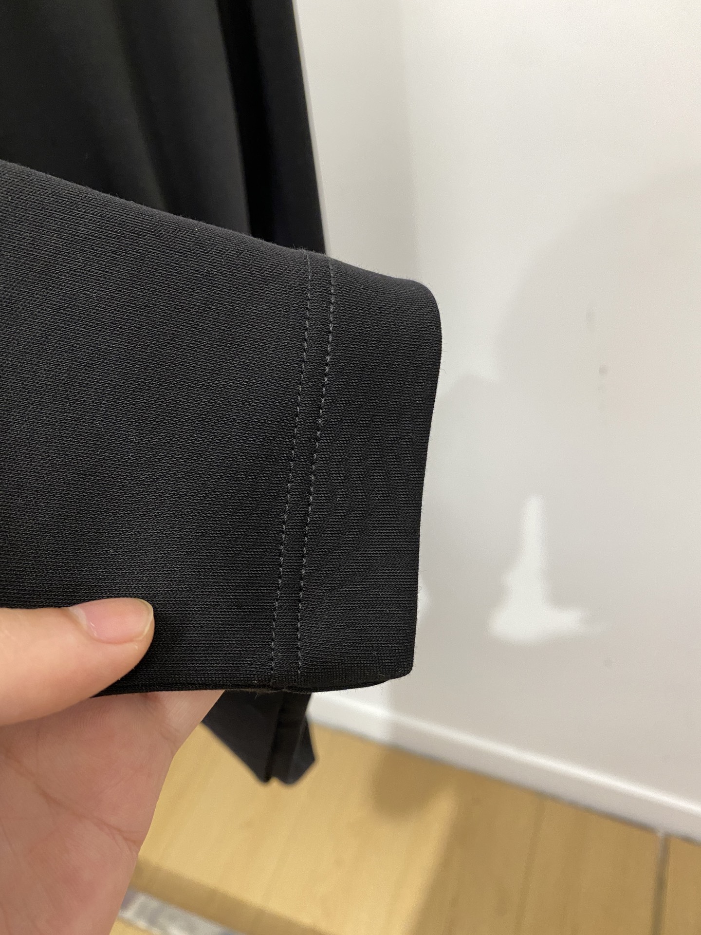 Brunello Cucinelli、2025最新款长袖，帅气时尚，胸前精致刺绣图案logo，简约百搭款