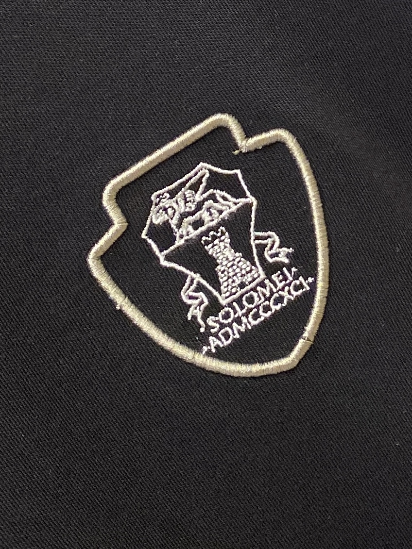 Brunello Cucinelli、2025最新款长袖，帅气时尚，胸前精致刺绣图案logo，简约百搭款