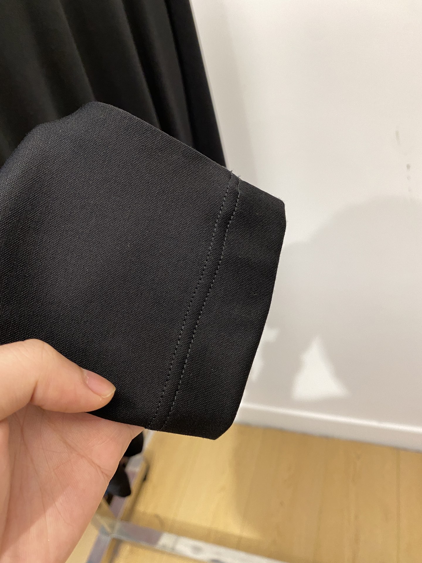 Brunello Cucinelli、2025最新款长袖，帅气时尚，胸前精致刺绣图案logo，简约百搭款