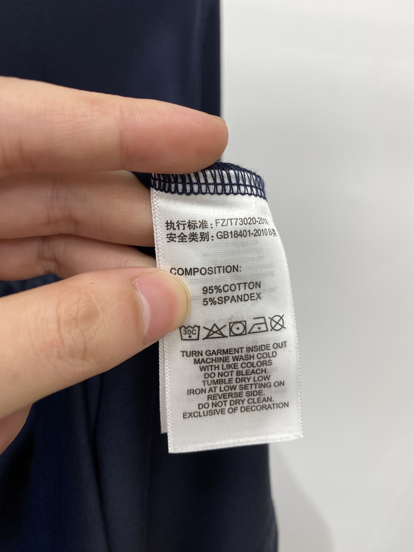 爱马仕、2025最新款长袖，帅气时尚，胸前精致刺绣图案logo，简约百搭款。面料棉 不仅挺括，保持潮流的