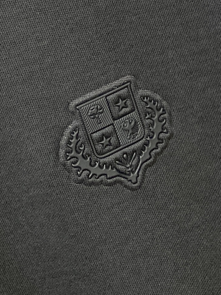 lP🆕、2025最新款长袖，帅气时尚，胸前顶级印胶图案logo，简约百搭款。面料棉 不仅挺括，保持潮流的