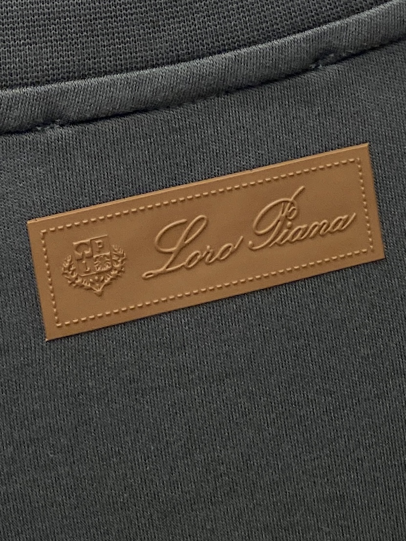 lP🆕、2025最新款长袖，帅气时尚，胸前顶级印胶图案logo，简约百搭款。面料棉 不仅挺括，保持潮流的