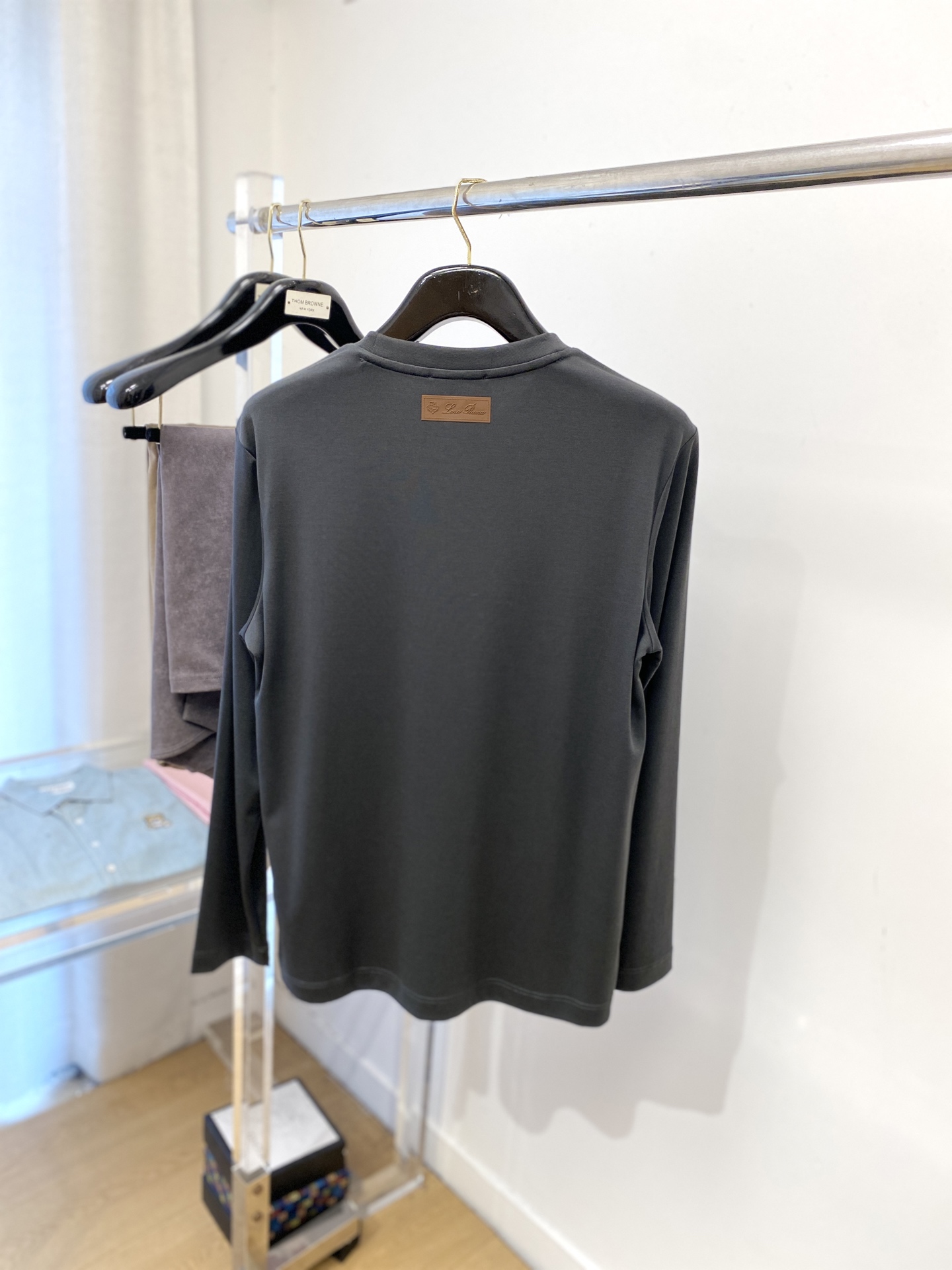 lP🆕、2025最新款长袖，帅气时尚，胸前顶级印胶图案logo，简约百搭款。面料棉 不仅挺括，保持潮流的