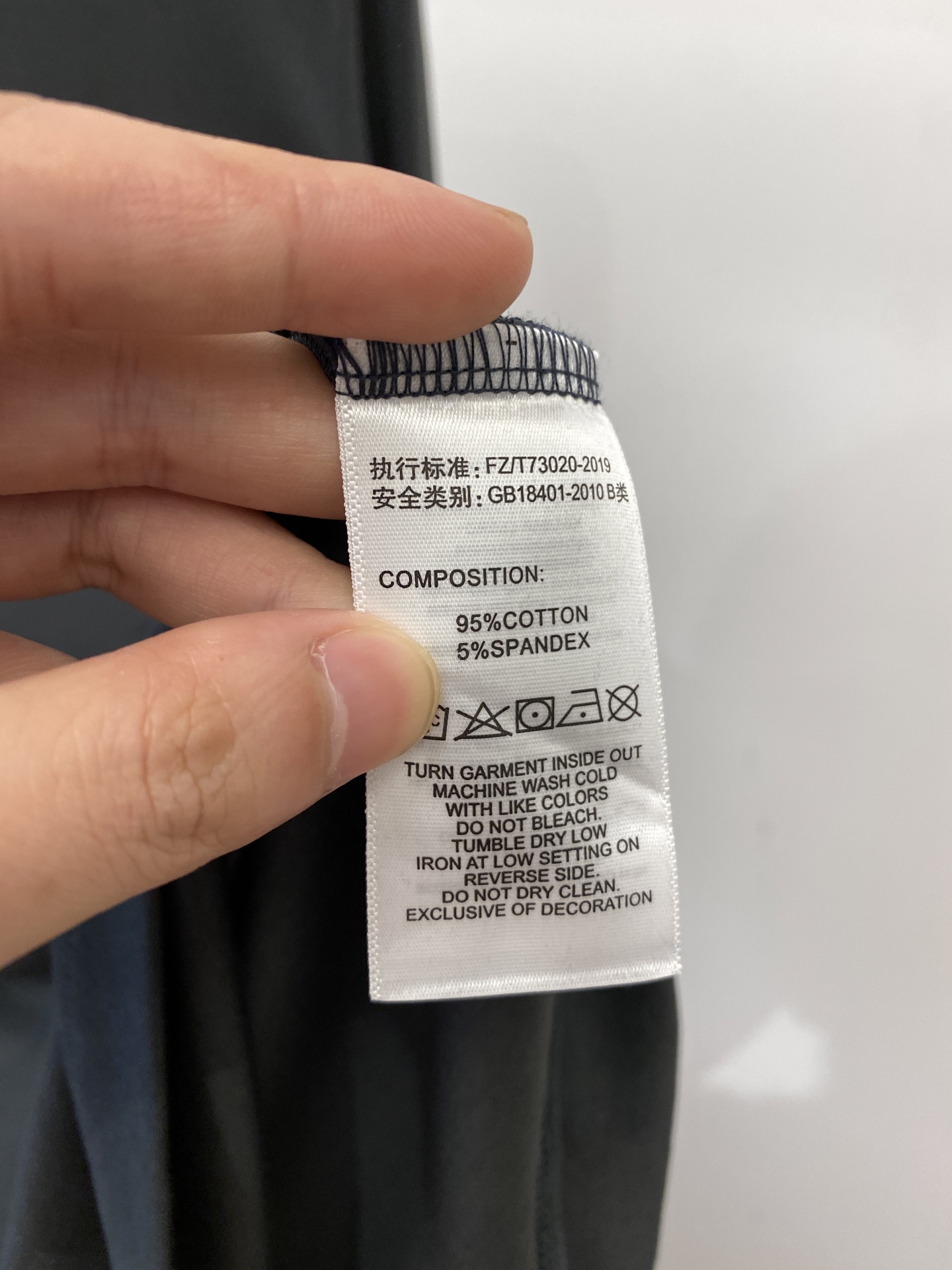 lP🆕、2025最新款长袖，帅气时尚，胸前顶级印胶图案logo，简约百搭款。面料棉 不仅挺括，保持潮流的