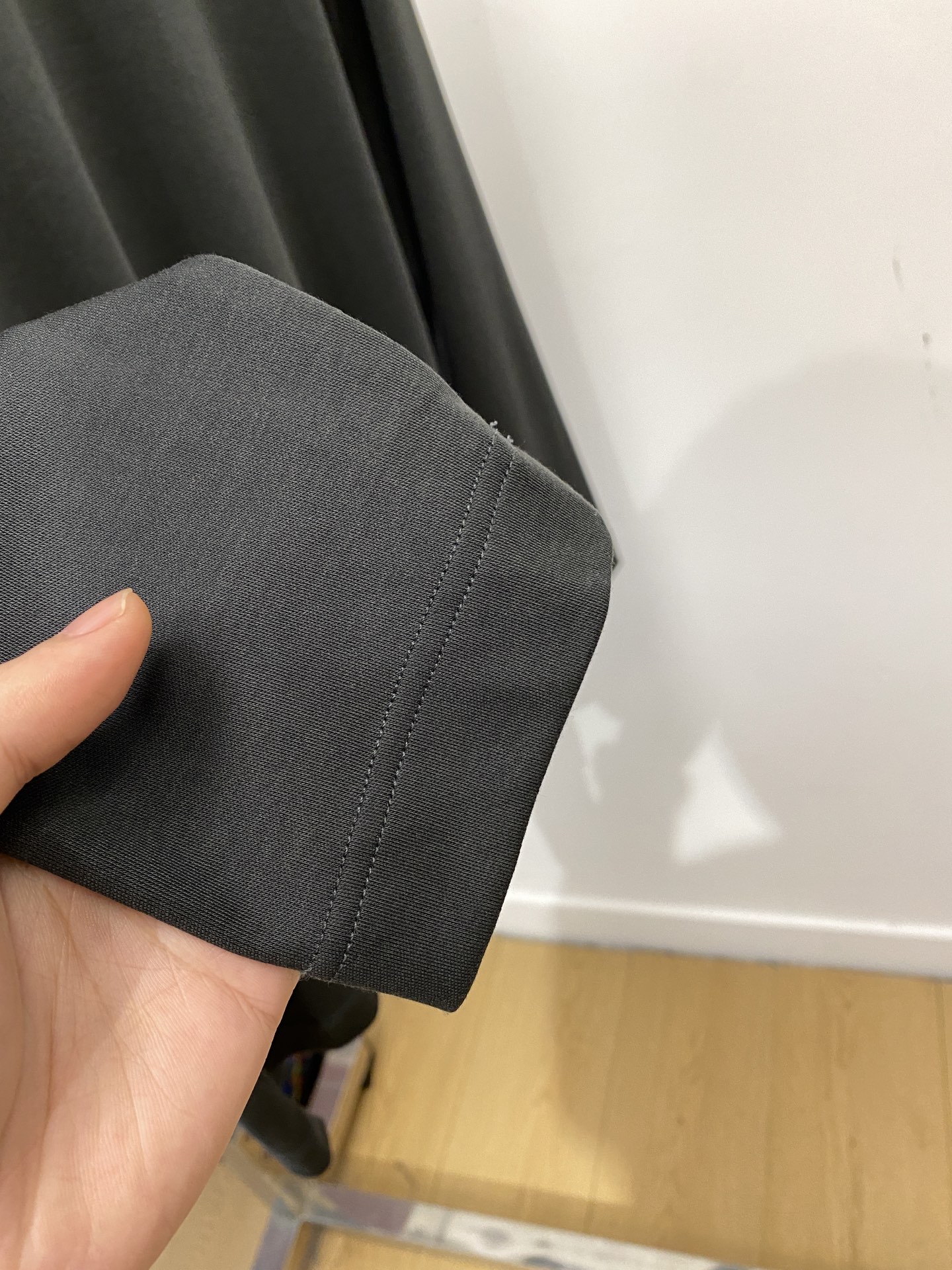 lP🆕、2025最新款长袖，帅气时尚，胸前顶级印胶图案logo，简约百搭款。面料棉 不仅挺括，保持潮流的