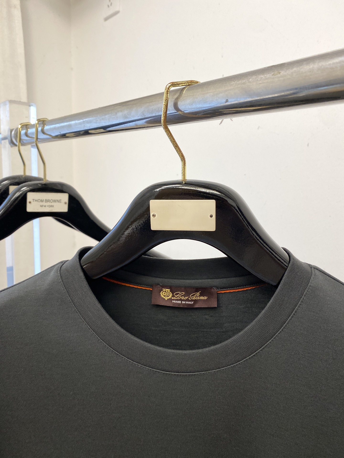 lP🆕、2025最新款长袖，帅气时尚，胸前顶级印胶图案logo，简约百搭款。面料棉 不仅挺括，保持潮流的