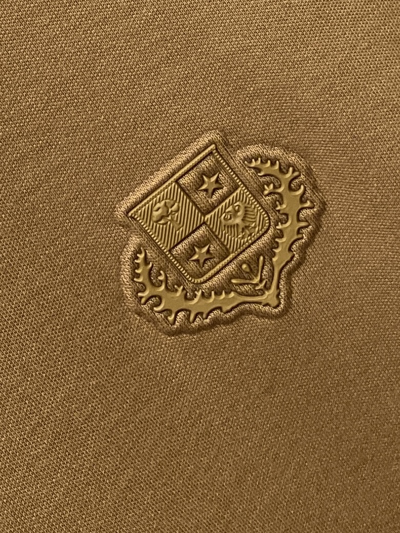 lP🆕、2025最新款长袖，帅气时尚，胸前顶级印胶图案logo，简约百搭款。面料棉 不仅挺括，保持潮流的