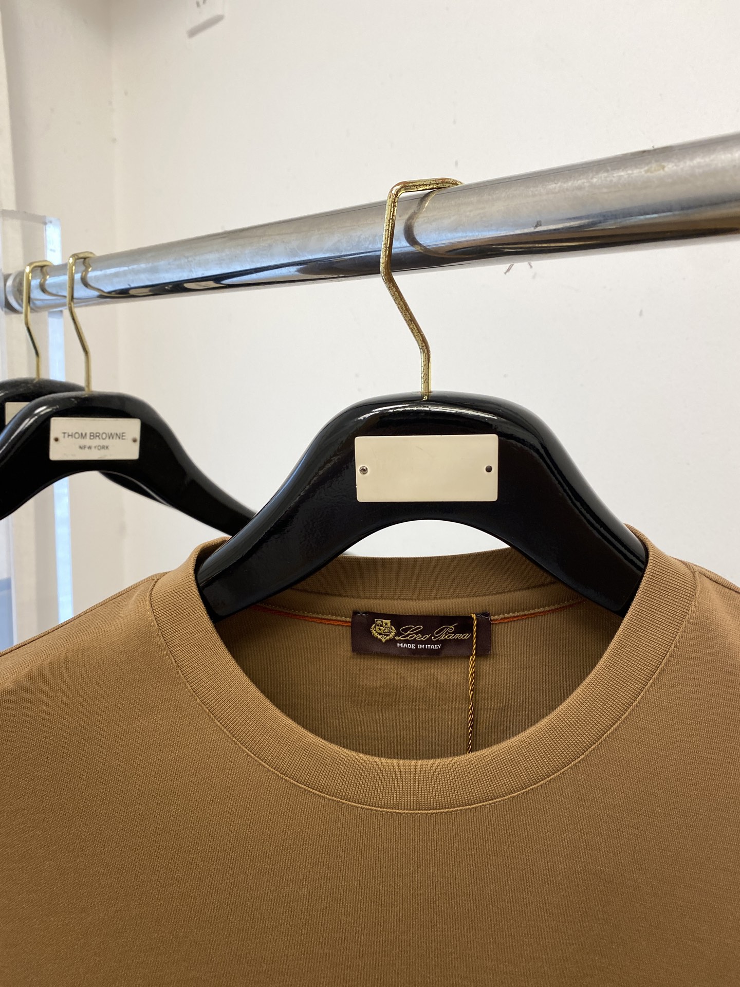 lP🆕、2025最新款长袖，帅气时尚，胸前顶级印胶图案logo，简约百搭款。面料棉 不仅挺括，保持潮流的