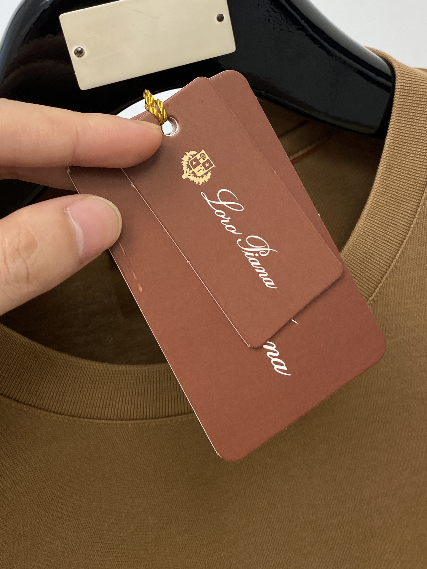 lP🆕、2025最新款长袖，帅气时尚，胸前顶级印胶图案logo，简约百搭款。面料棉 不仅挺括，保持潮流的