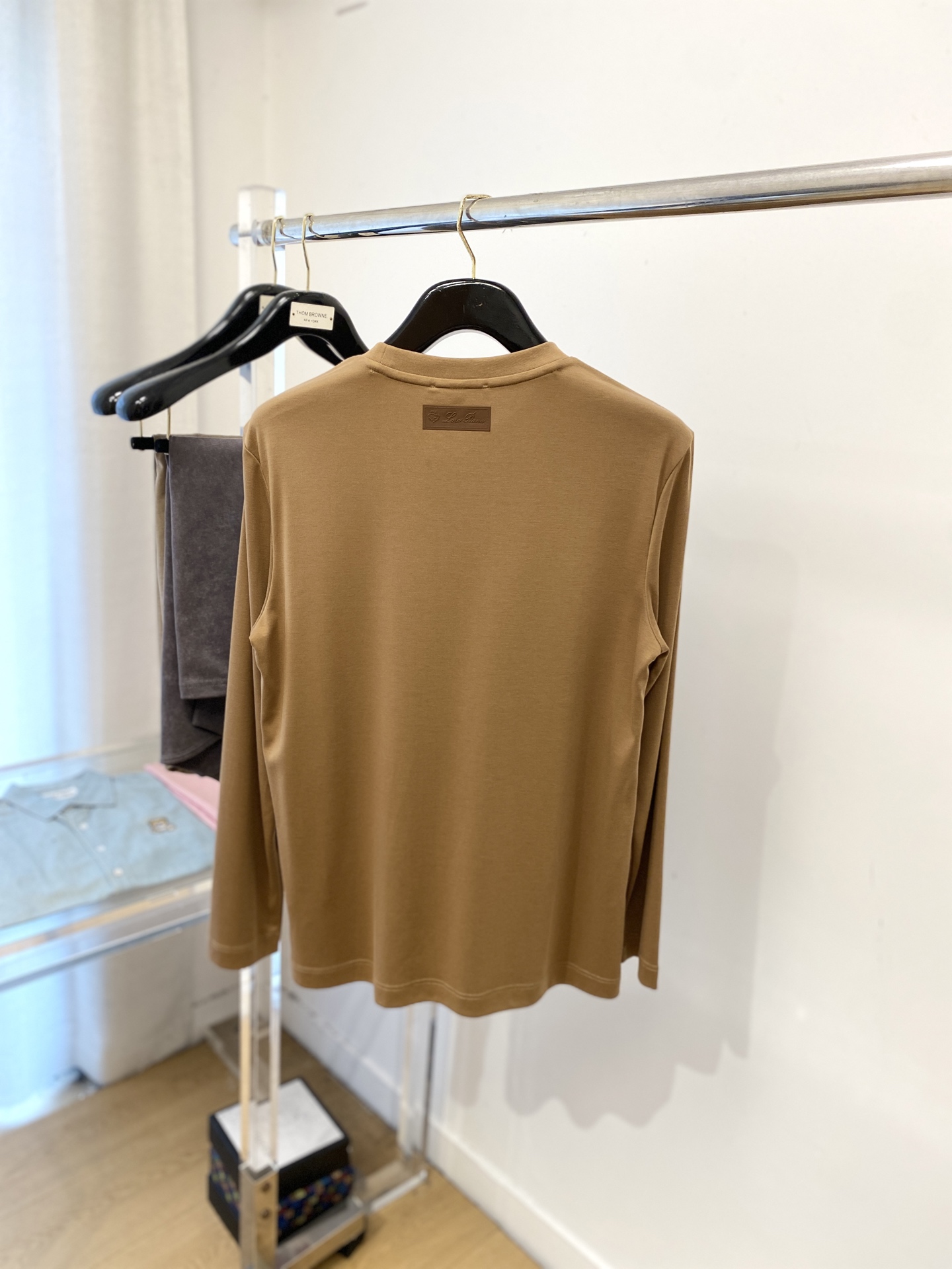 lP🆕、2025最新款长袖，帅气时尚，胸前顶级印胶图案logo，简约百搭款。面料棉 不仅挺括，保持潮流的