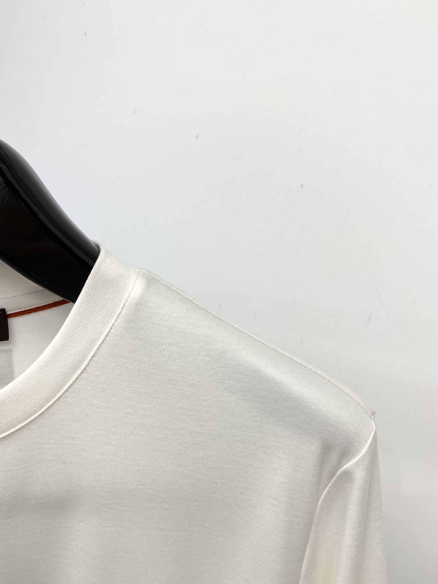 lP🆕、2025最新款长袖，帅气时尚，胸前顶级印胶图案logo，简约百搭款。面料棉 不仅挺括，保持潮流的