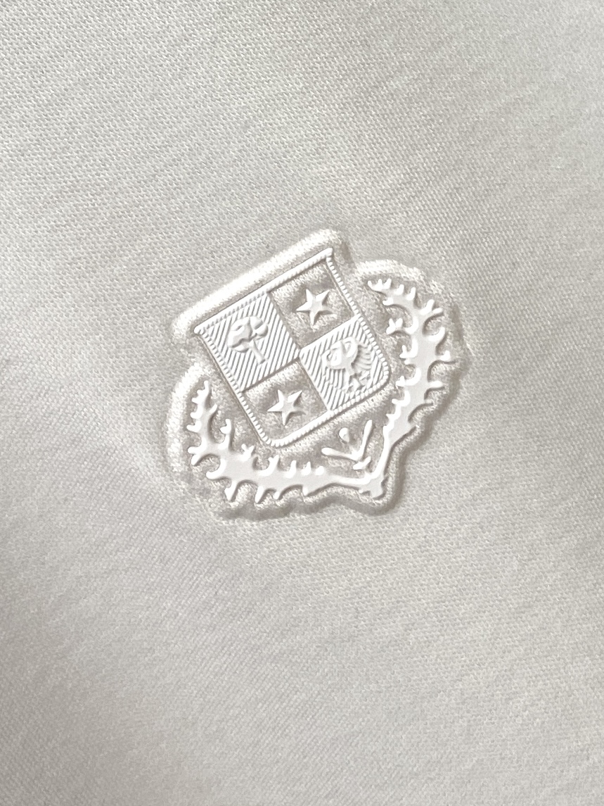 lP🆕、2025最新款长袖，帅气时尚，胸前顶级印胶图案logo，简约百搭款。面料棉 不仅挺括，保持潮流的