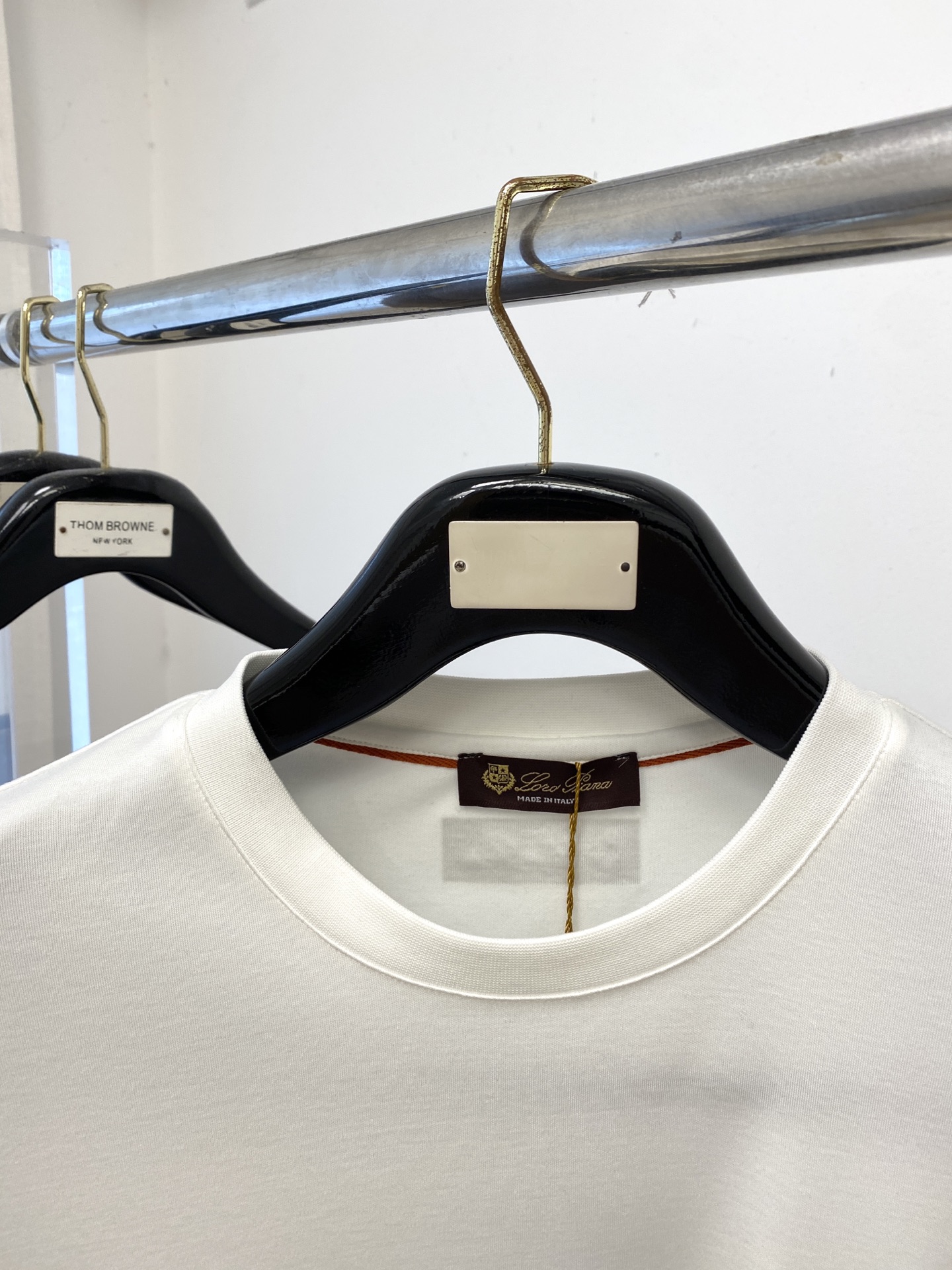 lP🆕、2025最新款长袖，帅气时尚，胸前顶级印胶图案logo，简约百搭款。面料棉 不仅挺括，保持潮流的