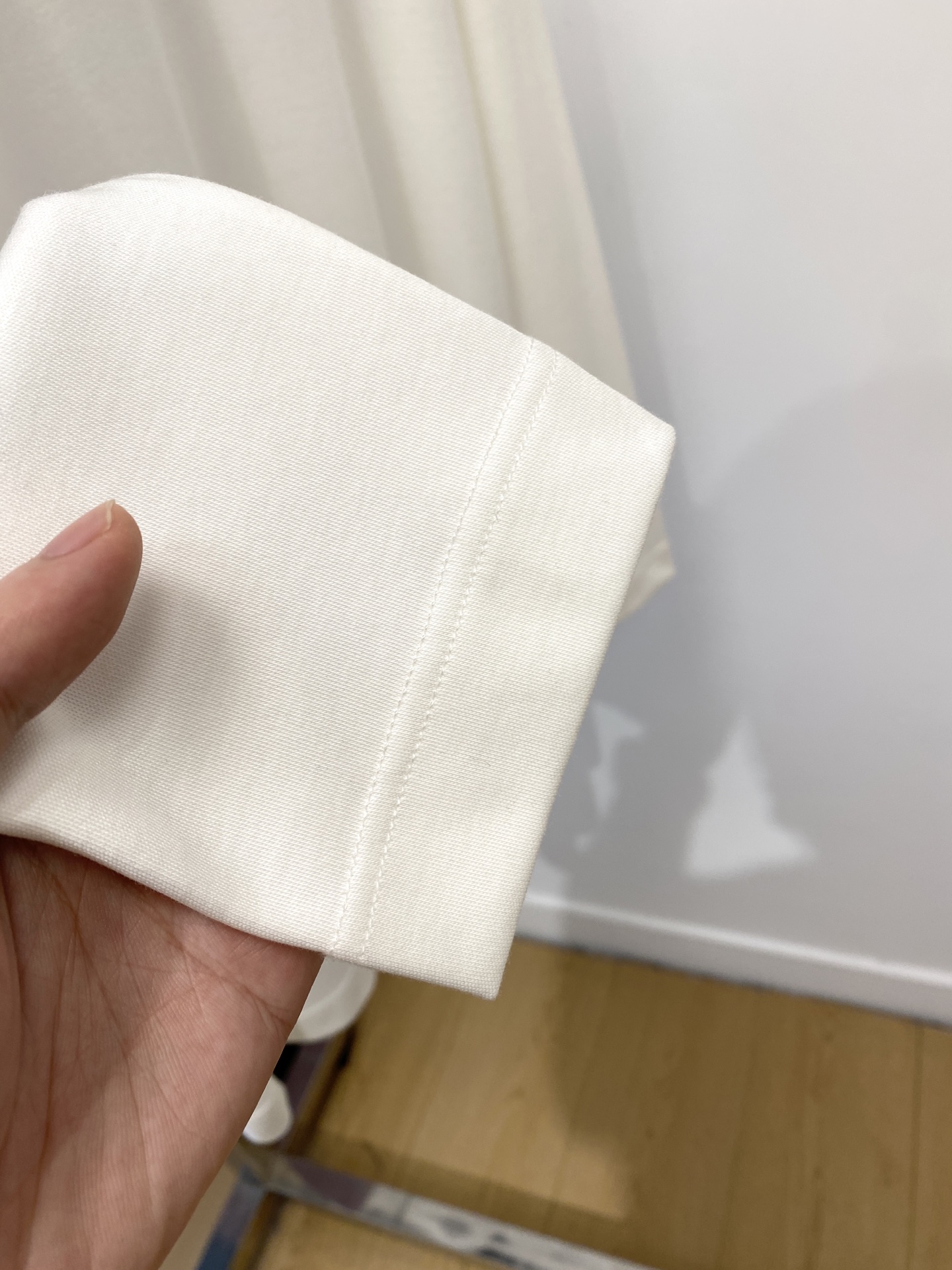 lP🆕、2025最新款长袖，帅气时尚，胸前顶级印胶图案logo，简约百搭款。面料棉 不仅挺括，保持潮流的