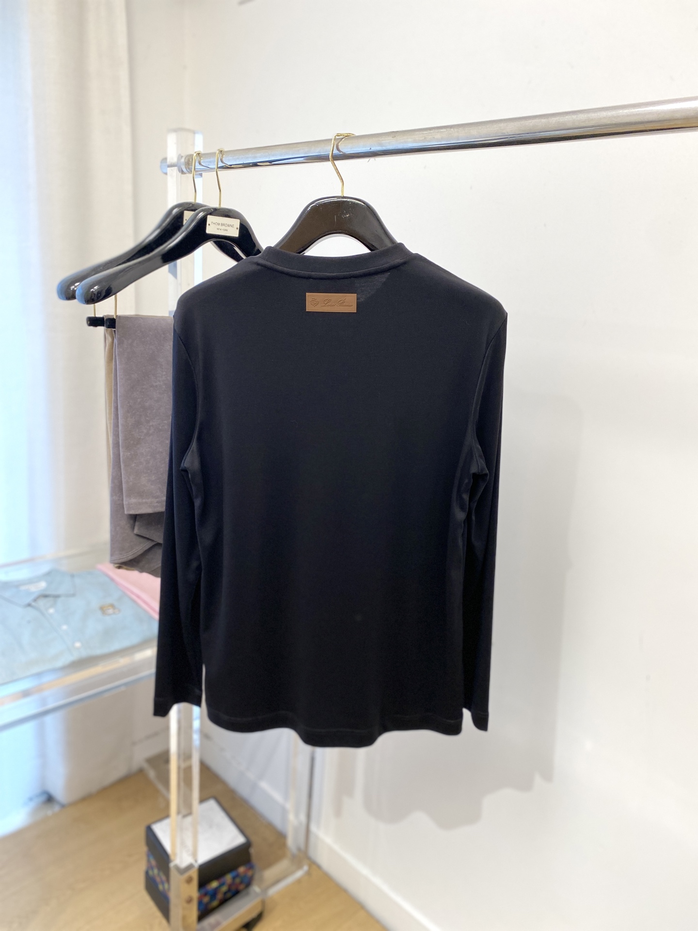 lP🆕、2025最新款长袖，帅气时尚，胸前顶级印胶图案logo，简约百搭款。面料棉 不仅挺括，保持潮流的