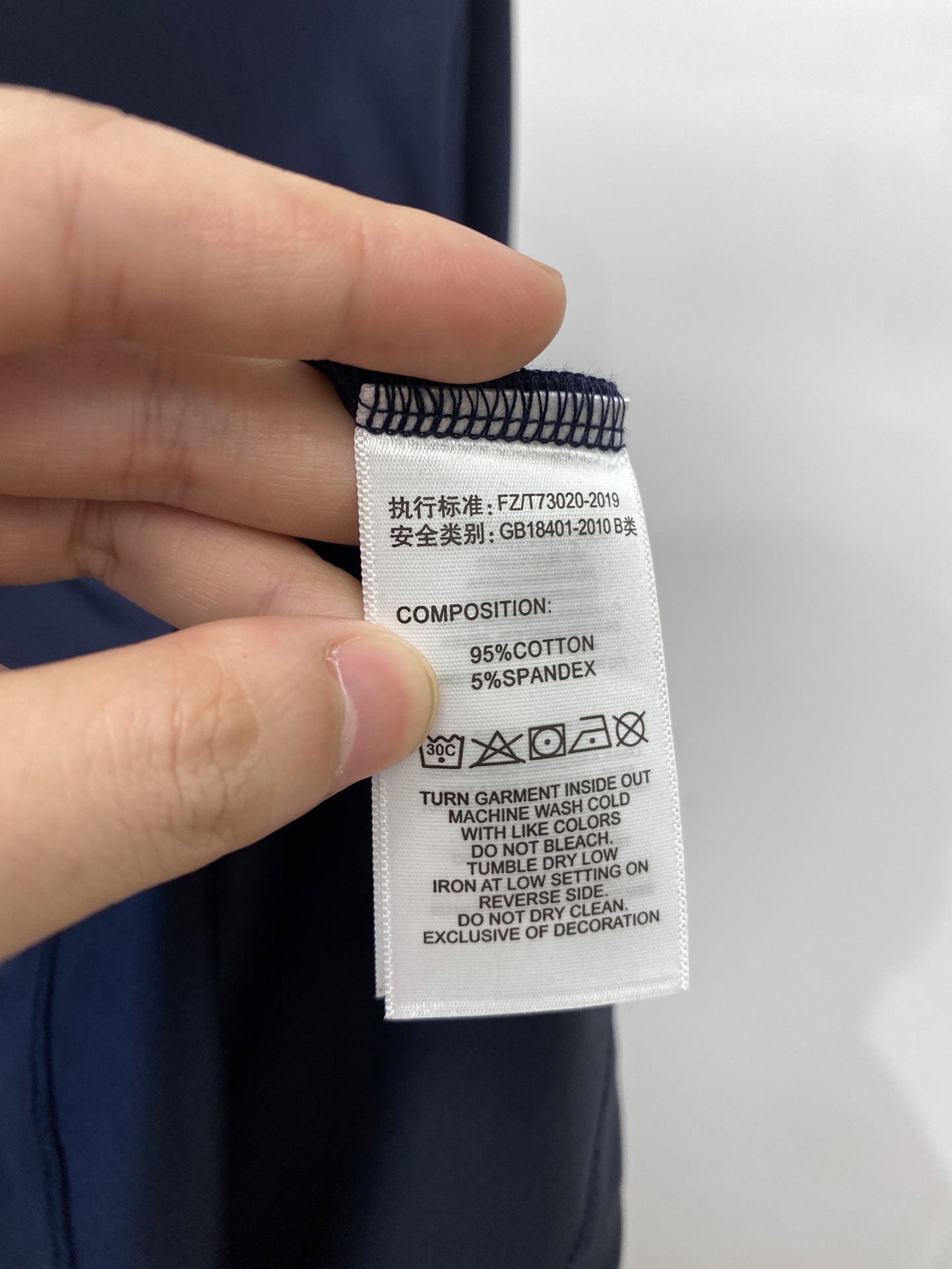 爱马仕、2025最新款长袖，帅气时尚，胸前顶级定织图案logo，简约百搭款。面料棉 不仅挺括，保持潮流的