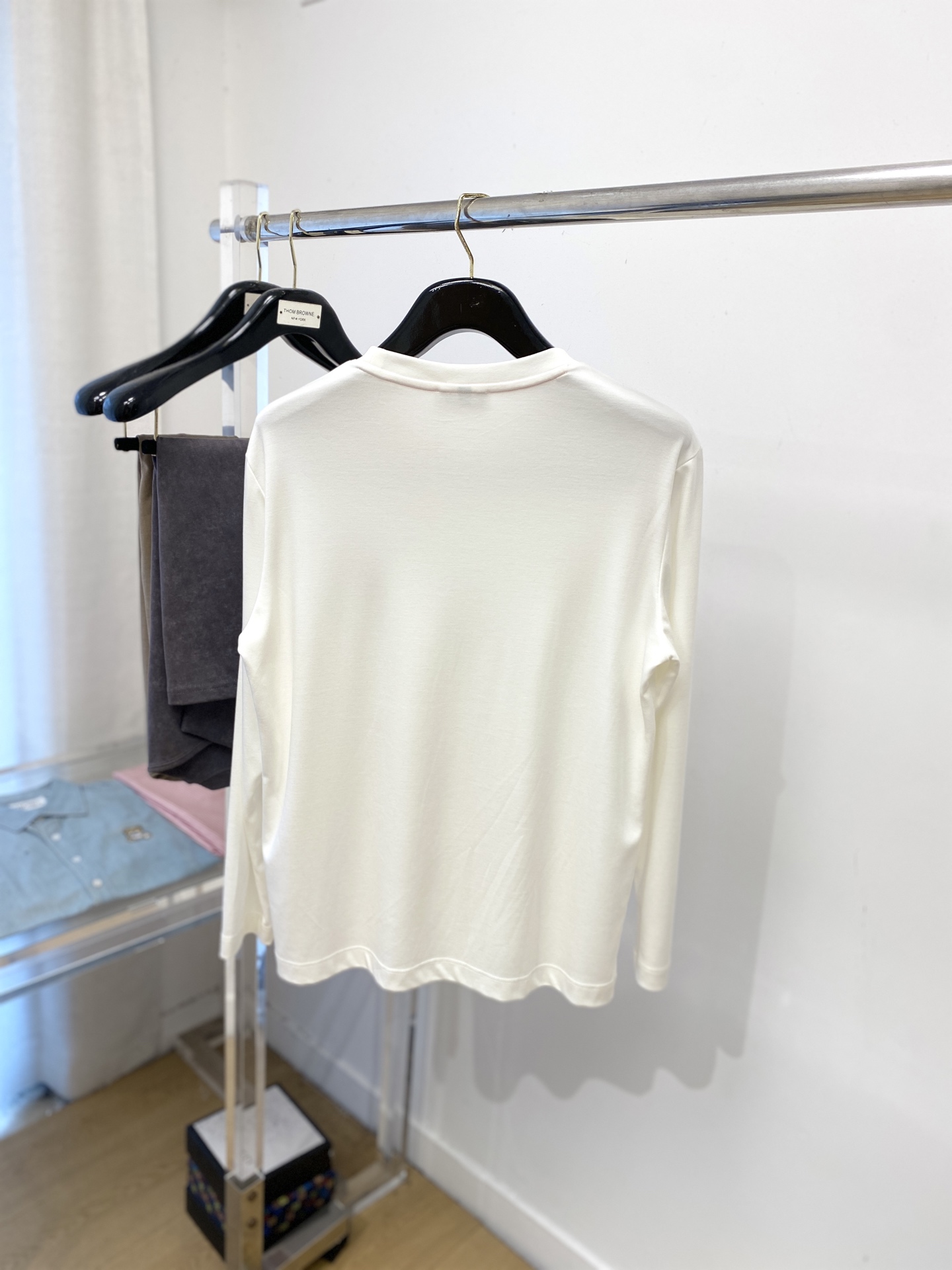 爱马仕、2025最新款长袖，帅气时尚，胸前顶级定织图案logo，简约百搭款。面料棉 不仅挺括，保持潮流的