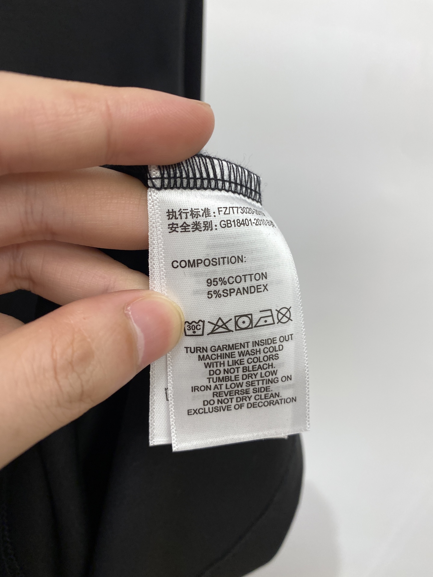 lP🆕、2025最新款长袖，帅气时尚，胸前顶级设计凹凸字母图案logo，简约百搭款。面料棉 不仅挺括，保