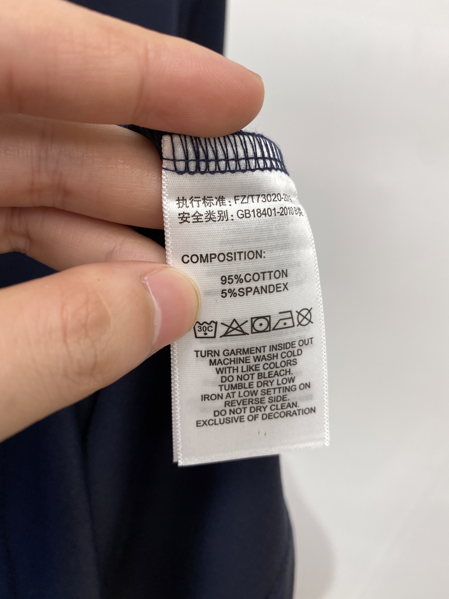 lP🆕、2025最新款长袖，帅气时尚，胸前顶级设计凹凸字母图案logo，简约百搭款。面料棉 不仅挺括，保