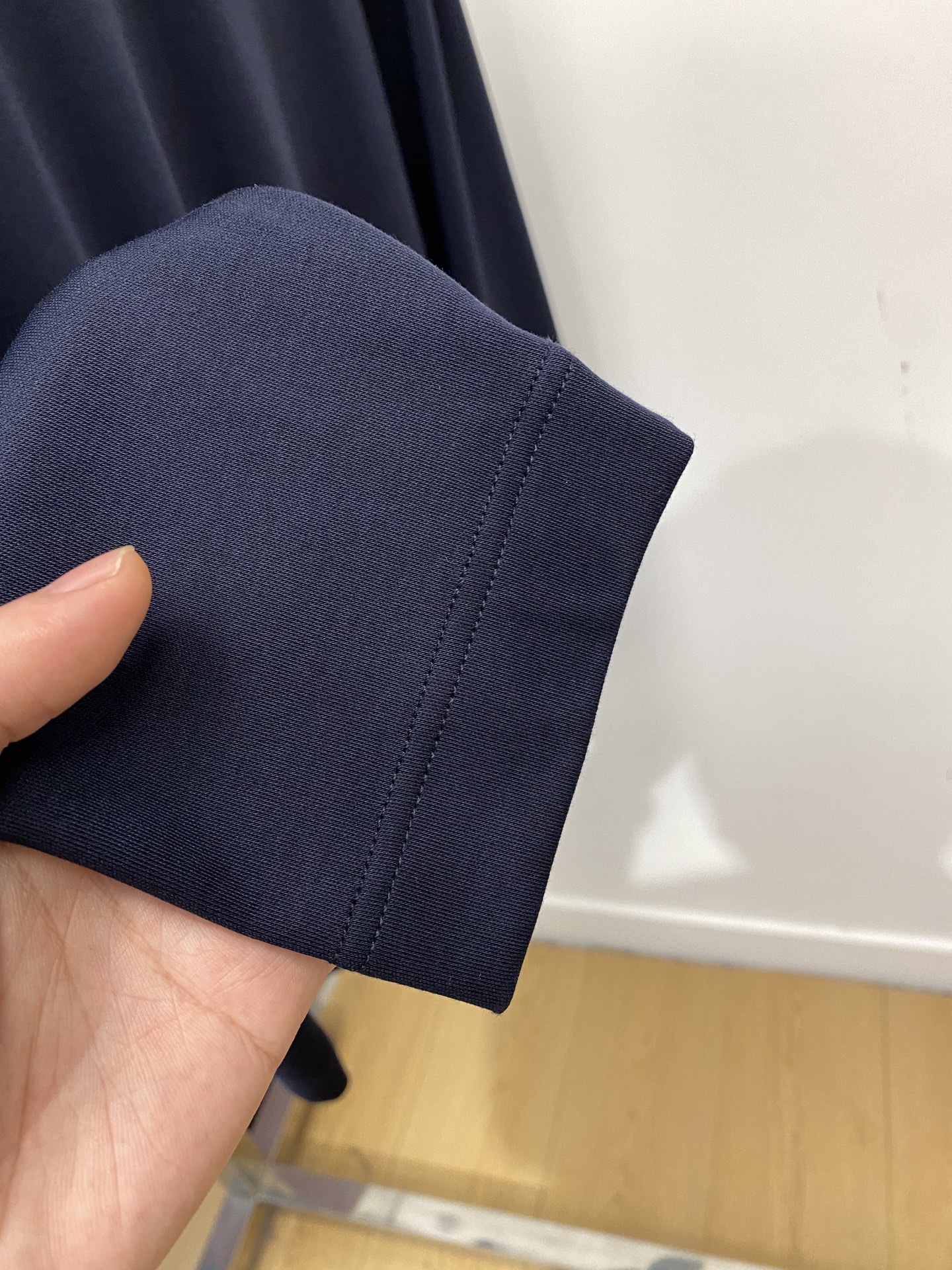 lP🆕、2025最新款长袖，帅气时尚，胸前顶级设计凹凸字母图案logo，简约百搭款。面料棉 不仅挺括，保