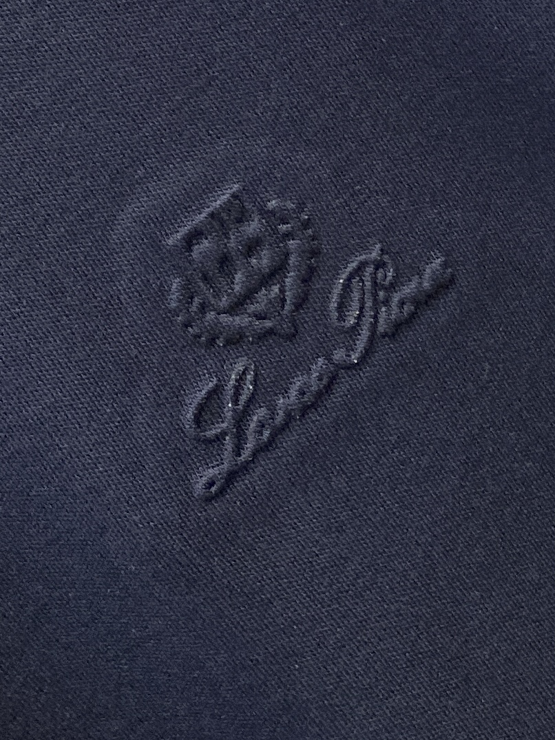 lP🆕、2025最新款长袖，帅气时尚，胸前顶级设计凹凸字母图案logo，简约百搭款。面料棉 不仅挺括，保