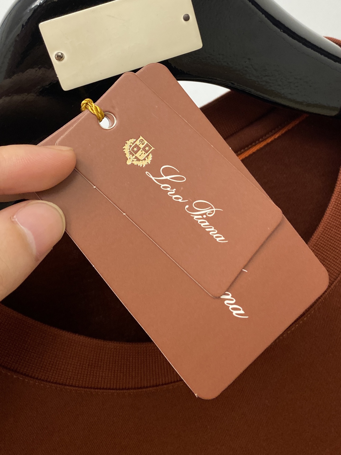 lP🆕、2025最新款长袖，帅气时尚，胸前顶级设计凹凸字母图案logo，简约百搭款。面料棉 不仅挺括，保