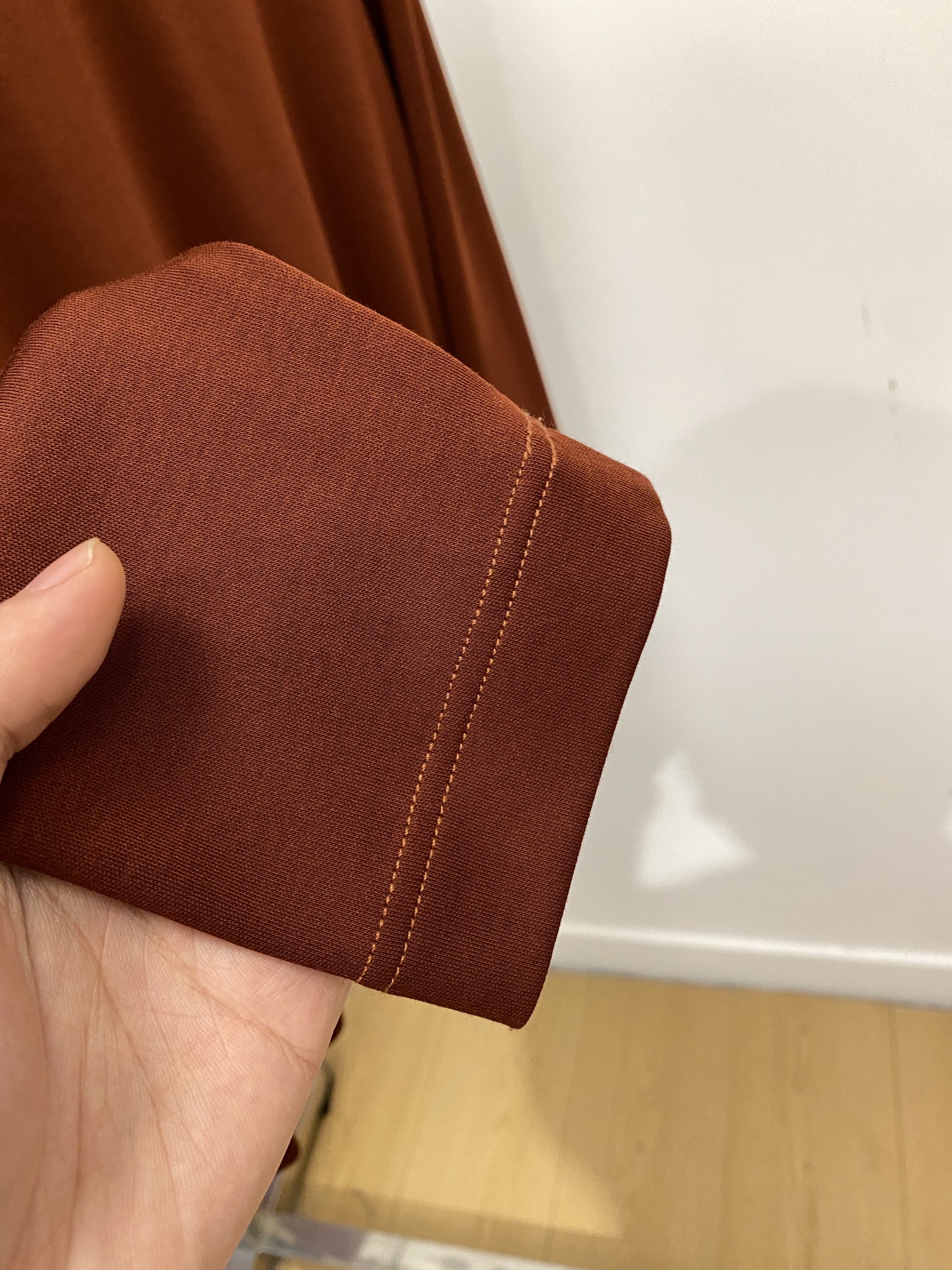 lP🆕、2025最新款长袖，帅气时尚，胸前顶级设计凹凸字母图案logo，简约百搭款。面料棉 不仅挺括，保