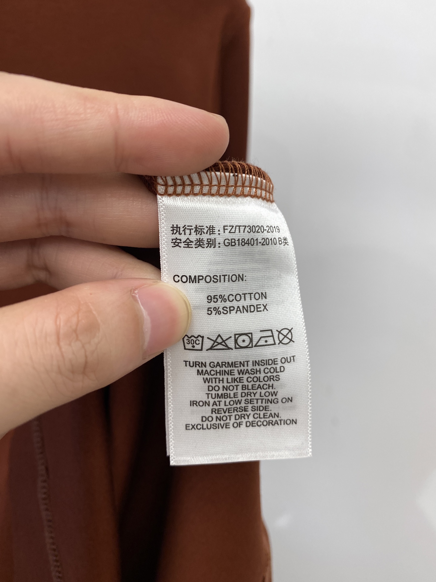 lP🆕、2025最新款长袖，帅气时尚，胸前顶级设计凹凸字母图案logo，简约百搭款。面料棉 不仅挺括，保