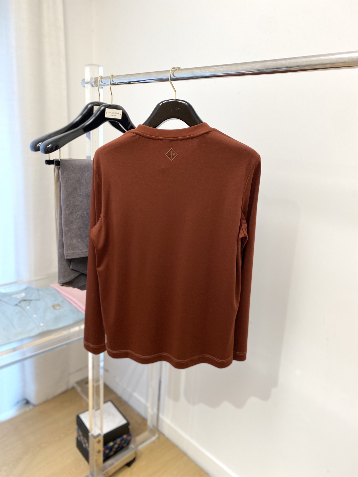 lP🆕、2025最新款长袖，帅气时尚，胸前顶级设计凹凸字母图案logo，简约百搭款。面料棉 不仅挺括，保