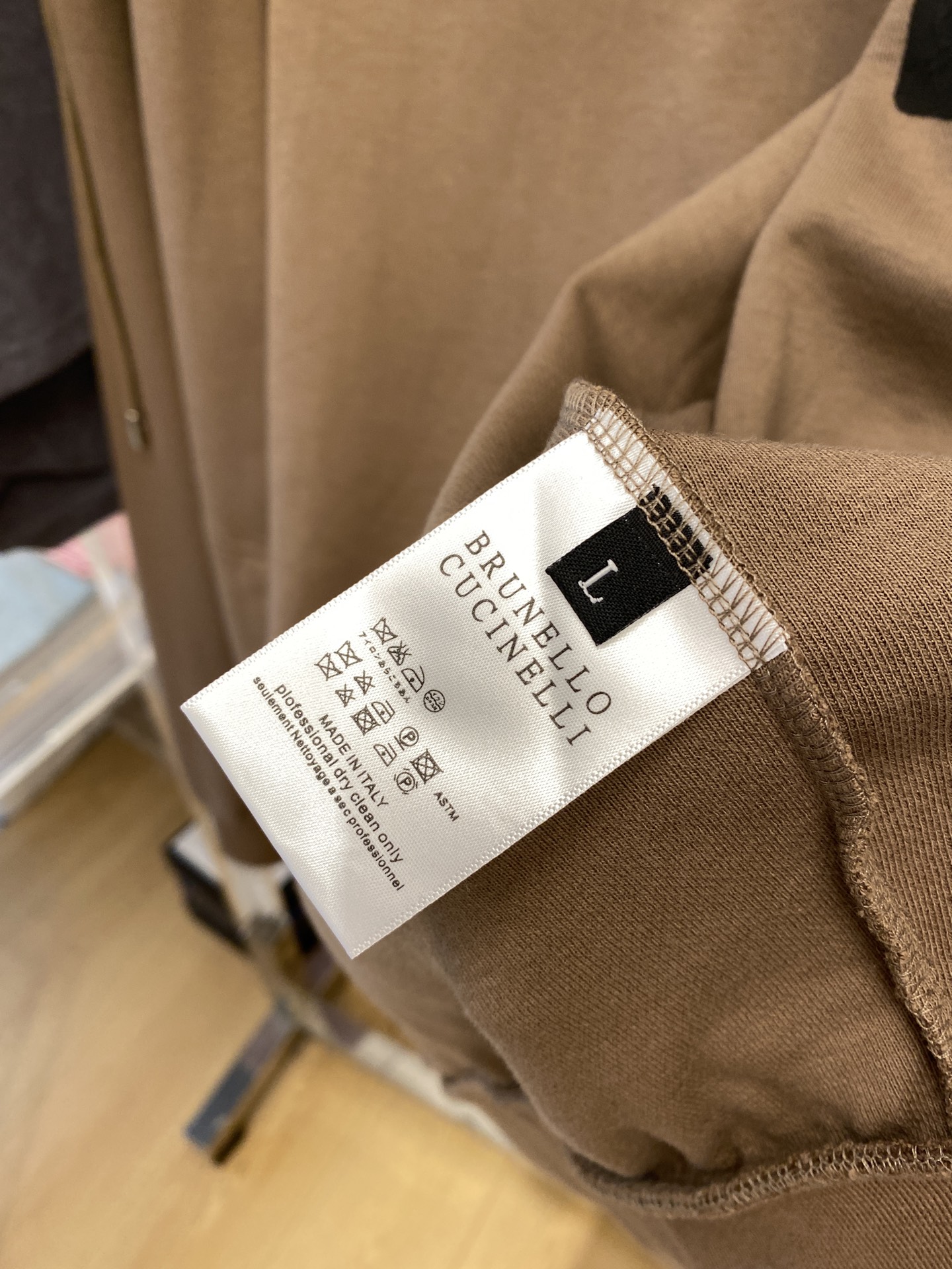 Brunello Cucinelli、2025新品卫衣外套，时尚帅气，胸前精致刺绣图案logo，简约百搭