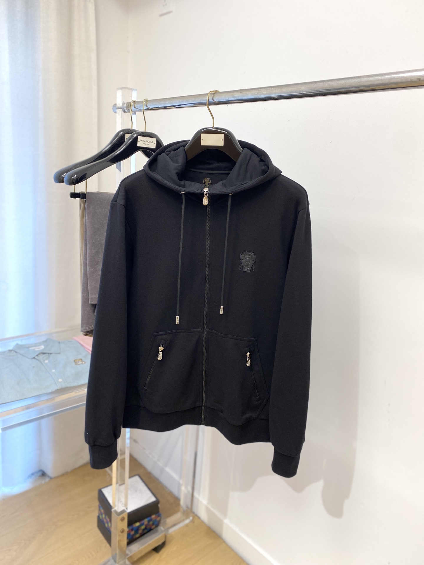 Brunello Cucinelli、2025新品卫衣外套，时尚帅气，胸前精致刺绣图案logo，简约百搭