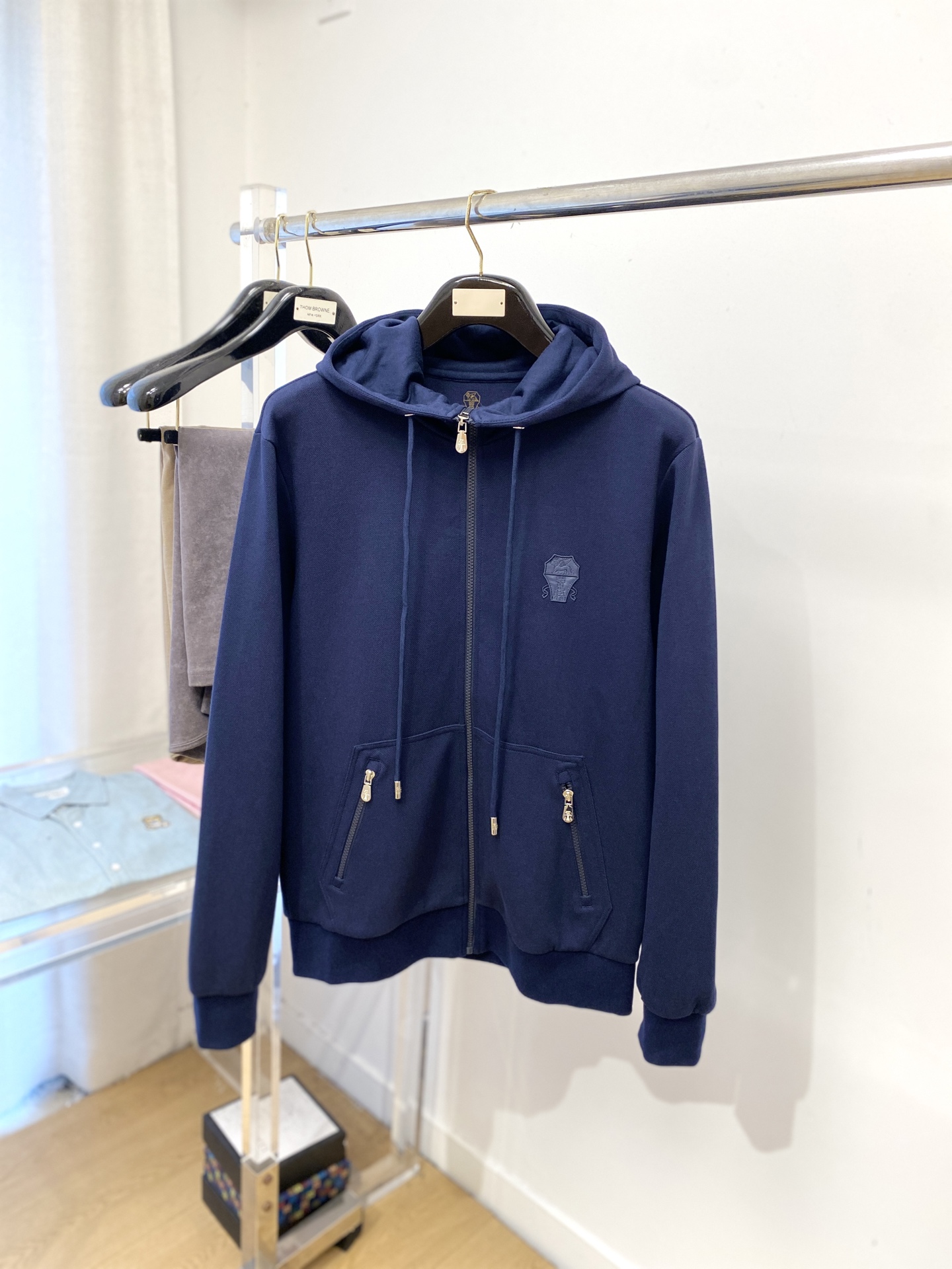 Brunello Cucinelli、2025新品卫衣外套，时尚帅气，胸前精致刺绣图案logo，简约百搭