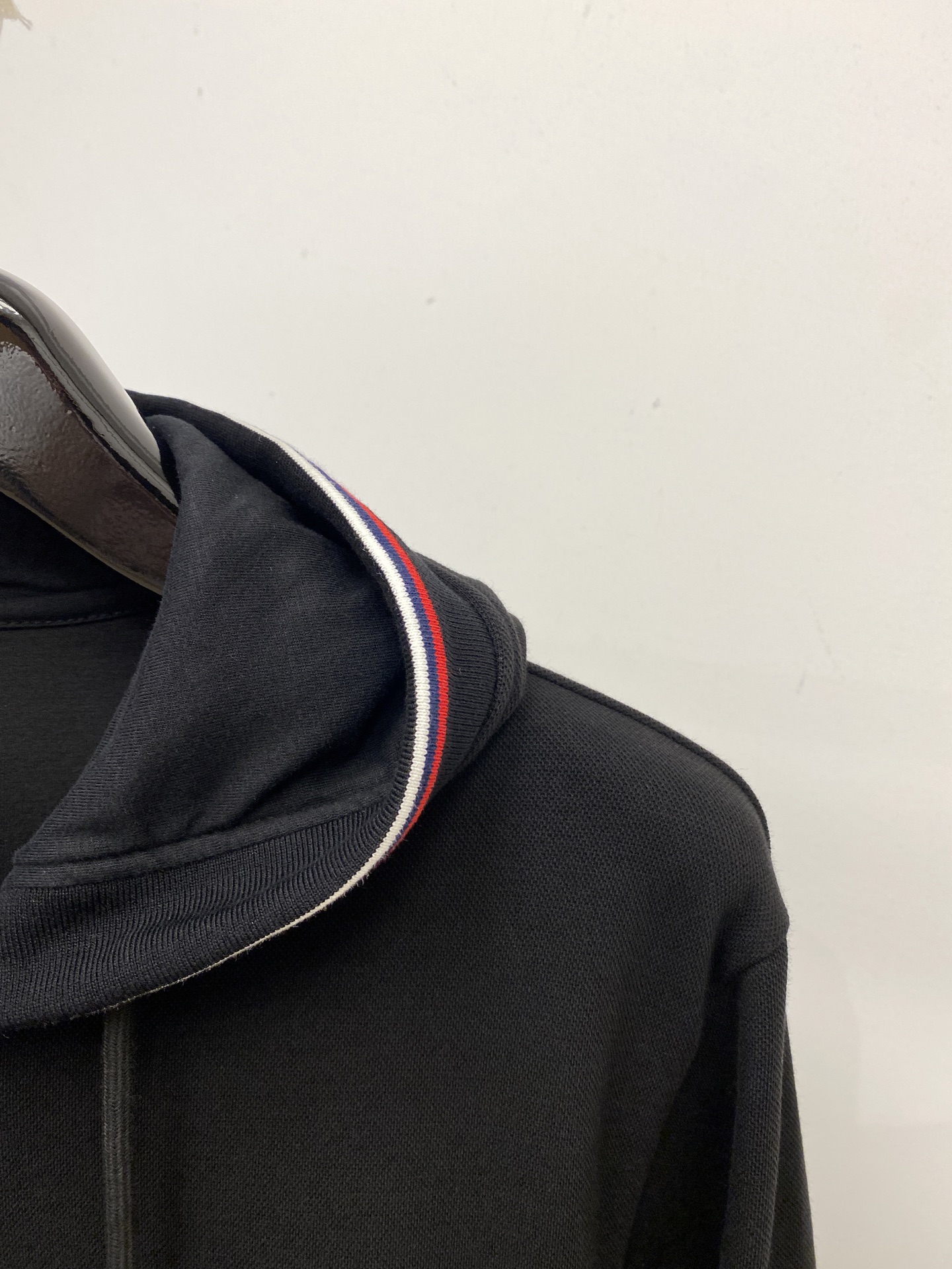 蒙口、2025新品卫衣外套，时尚帅气，胸前刺绣装饰图案logo，简约百搭款，定制原版面料，不仅挺括，保持