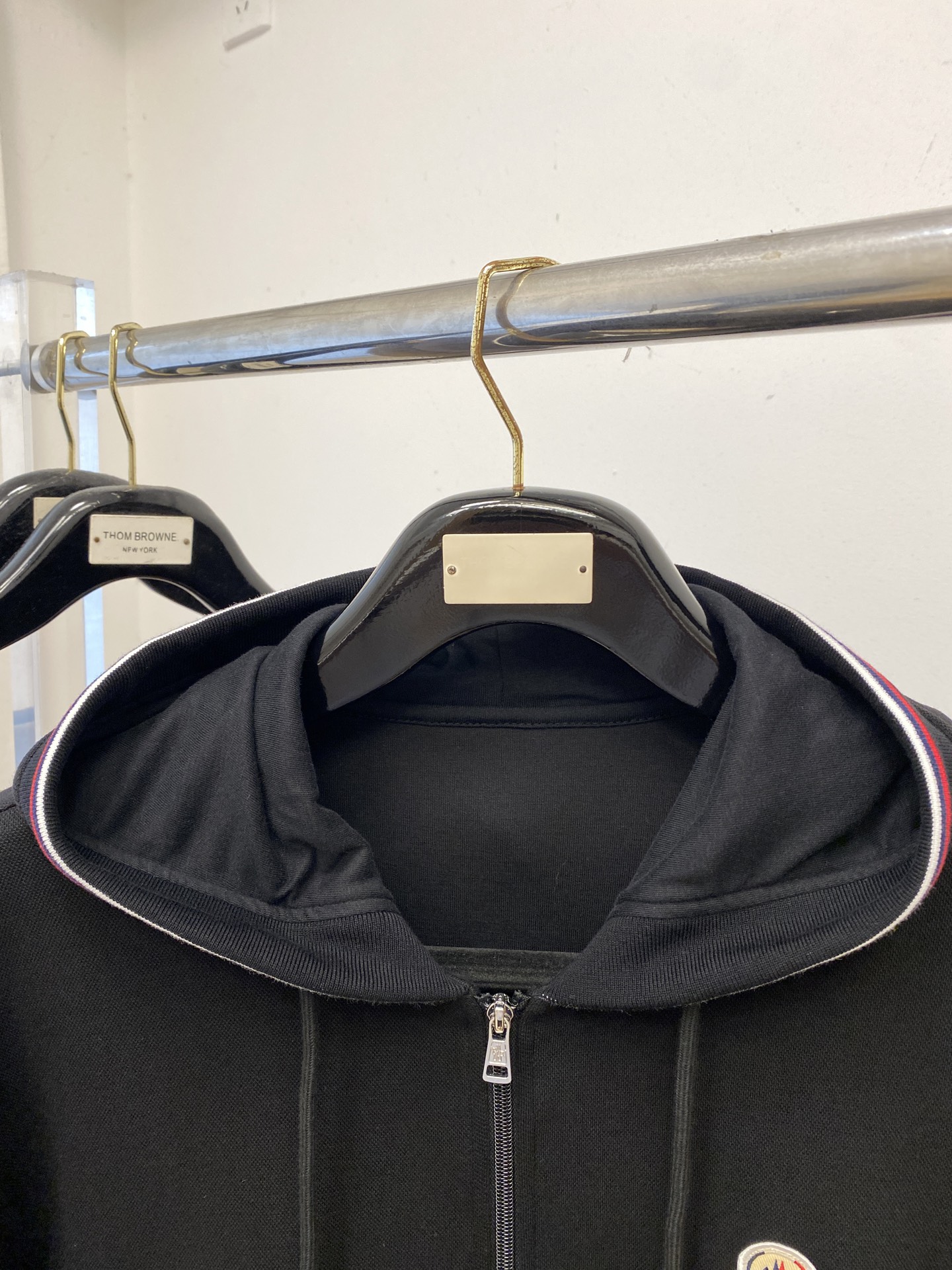 蒙口、2025新品卫衣外套，时尚帅气，胸前刺绣装饰图案logo，简约百搭款，定制原版面料，不仅挺括，保持