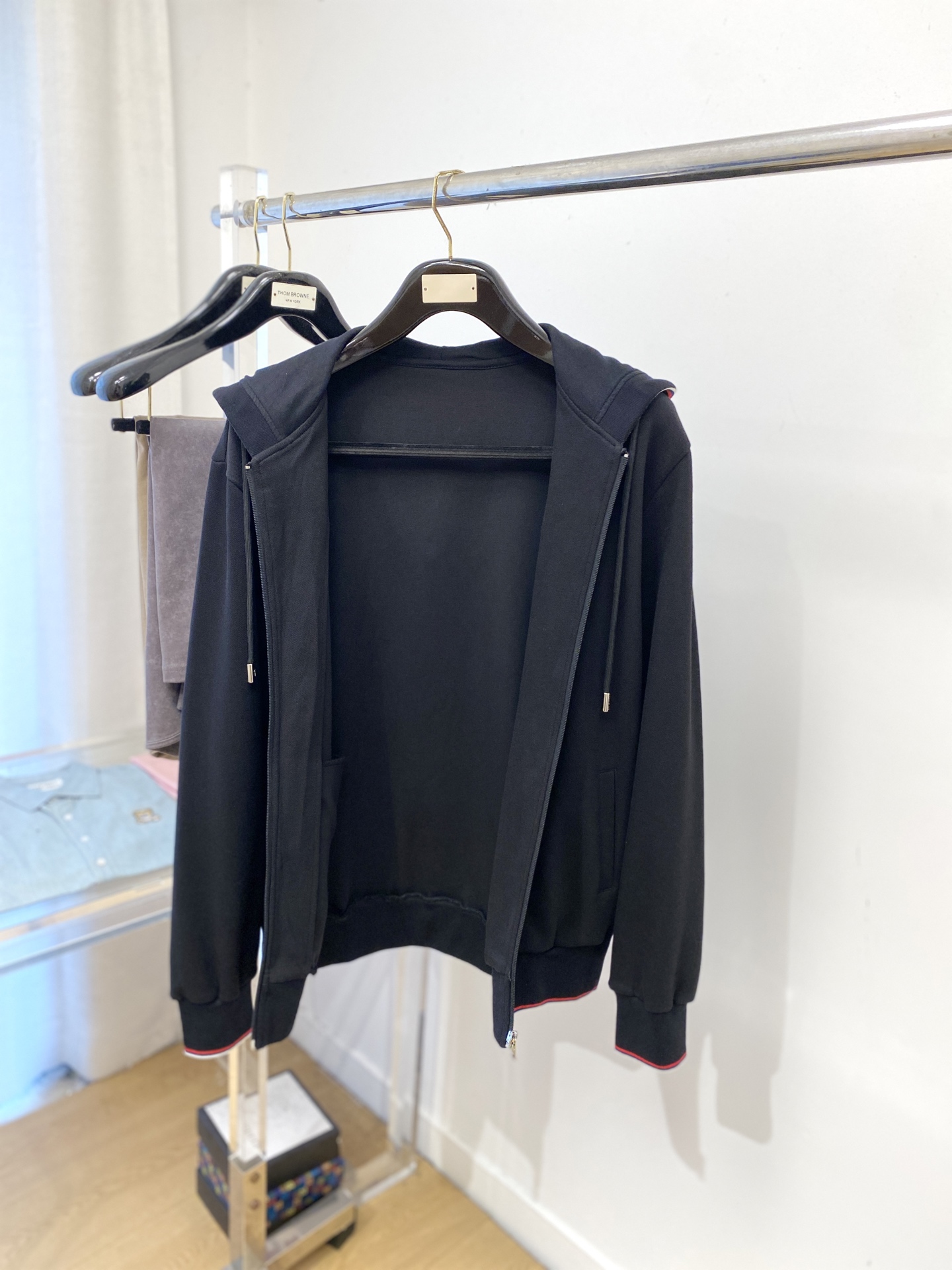 蒙口、2025新品卫衣外套，时尚帅气，胸前刺绣装饰图案logo，简约百搭款，定制原版面料，不仅挺括，保持