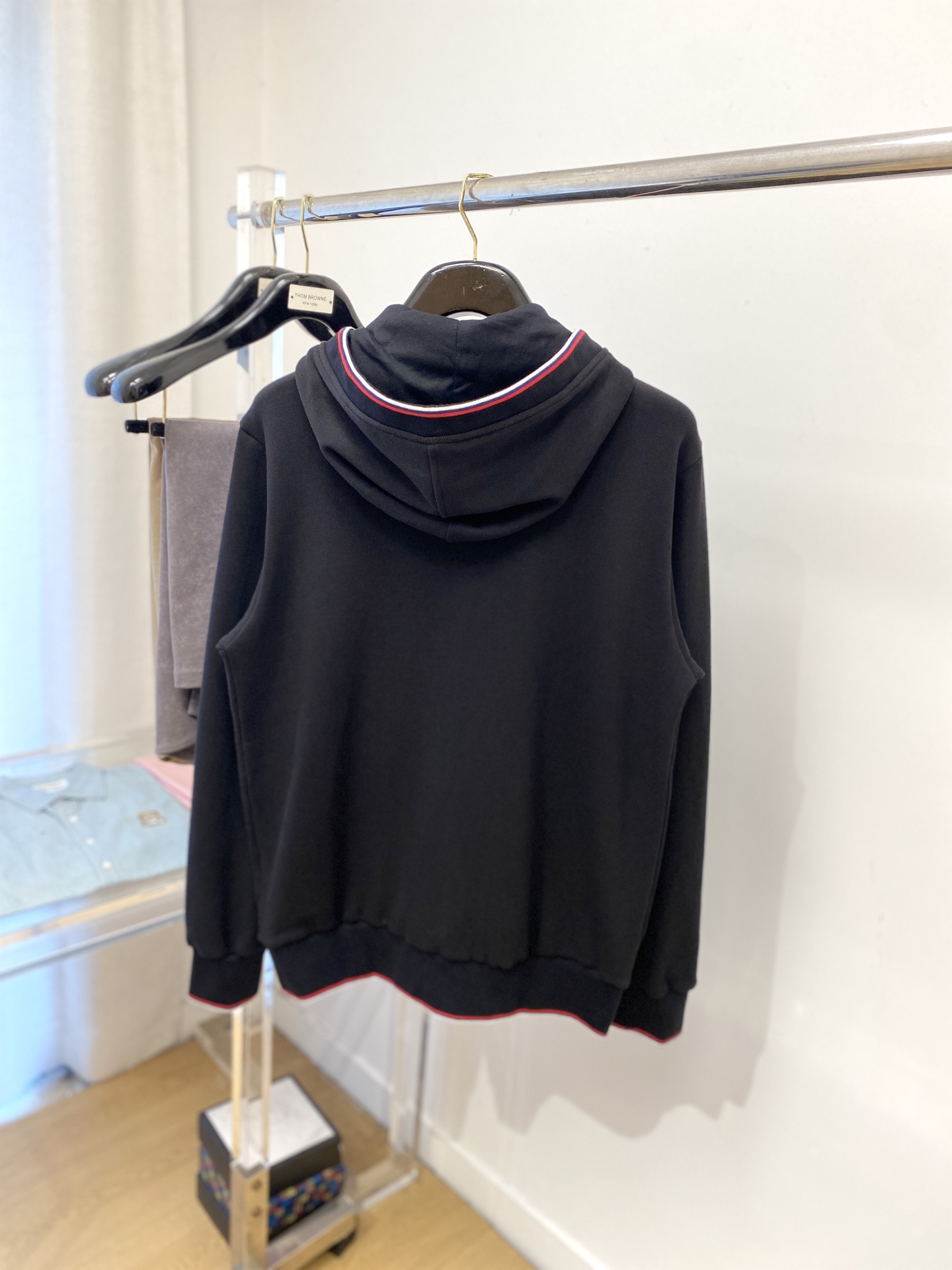 蒙口、2025新品卫衣外套，时尚帅气，胸前刺绣装饰图案logo，简约百搭款，定制原版面料，不仅挺括，保持