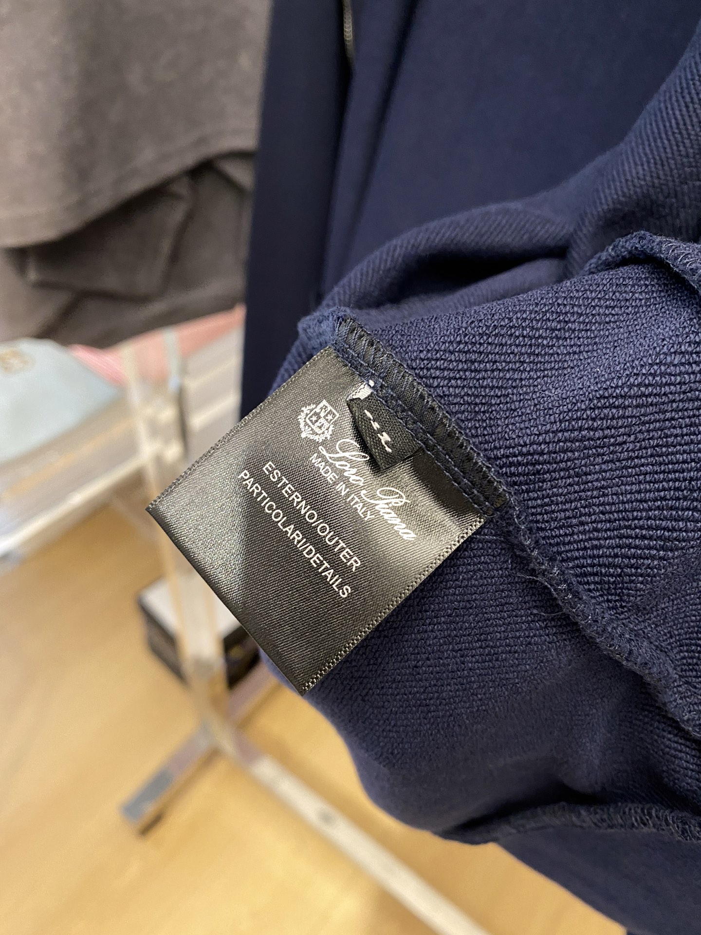 lP🆕、2025新品卫衣外套，时尚帅气，胸前精致刺绣字母图案logo，简约百搭款，定制原版面料，不仅挺括