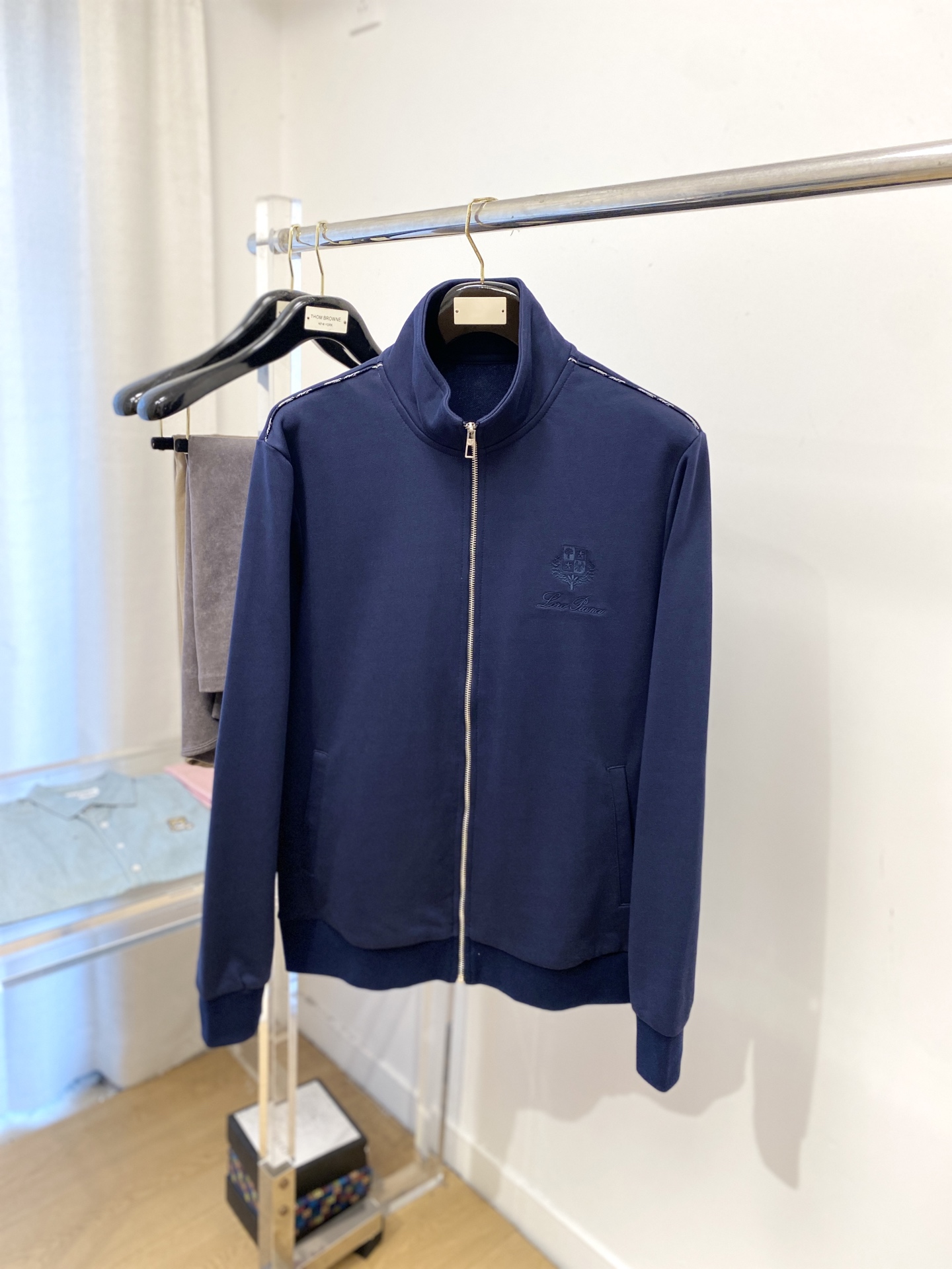 lP🆕、2025新品卫衣外套，时尚帅气，胸前精致刺绣字母图案logo，简约百搭款，定制原版面料，不仅挺括