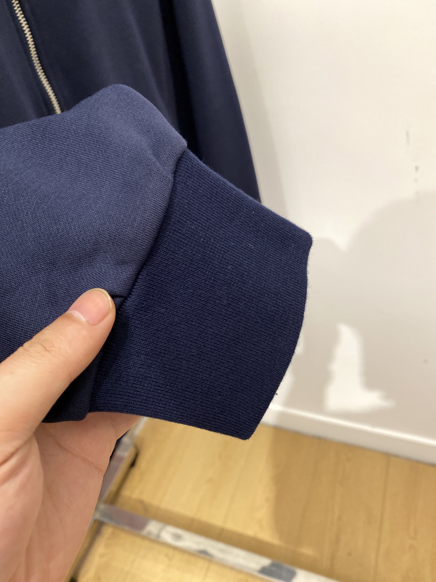 lP🆕、2025新品卫衣外套，时尚帅气，胸前精致刺绣字母图案logo，简约百搭款，定制原版面料，不仅挺括