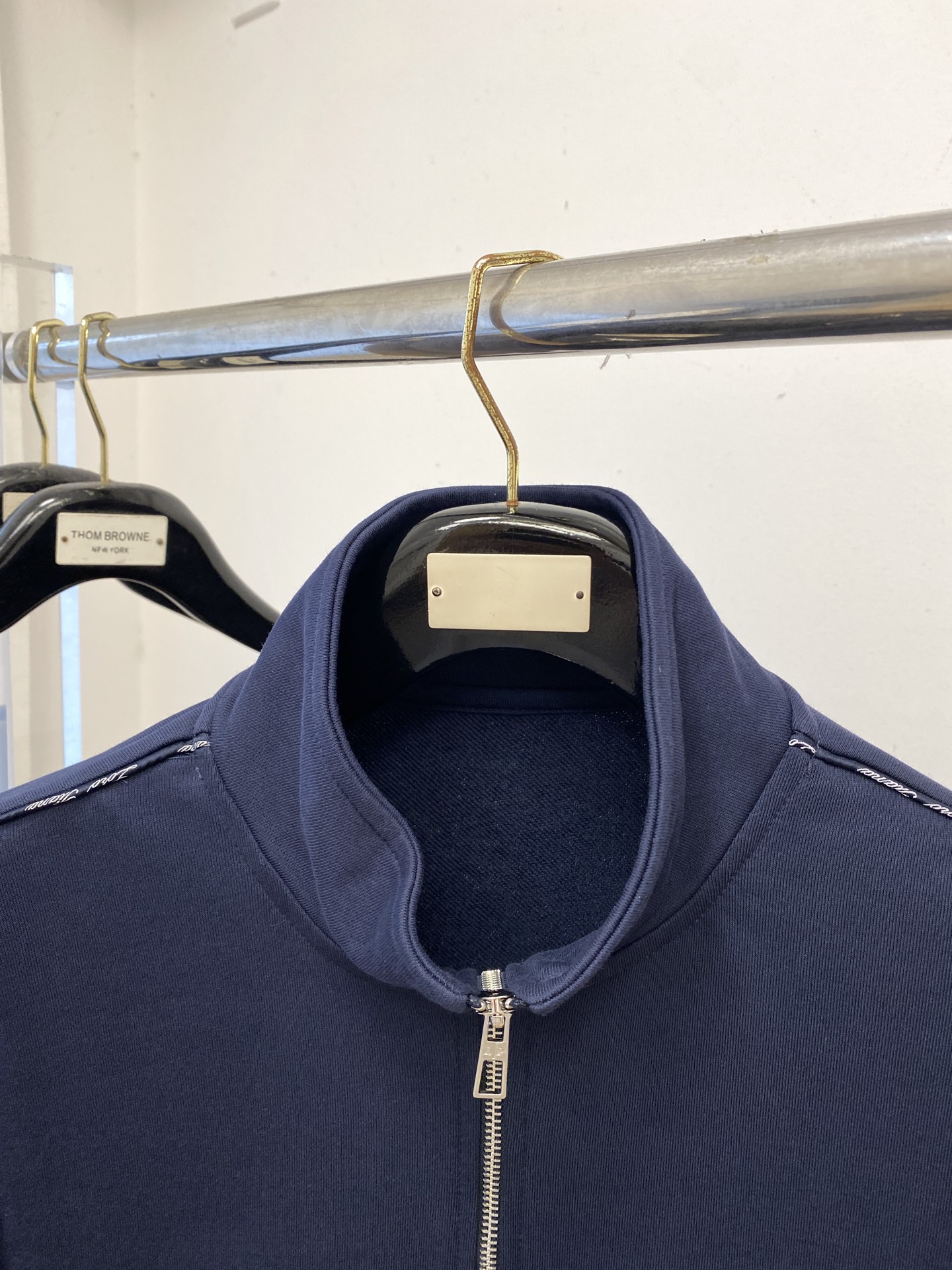 lP🆕、2025新品卫衣外套，时尚帅气，胸前精致刺绣字母图案logo，简约百搭款，定制原版面料，不仅挺括