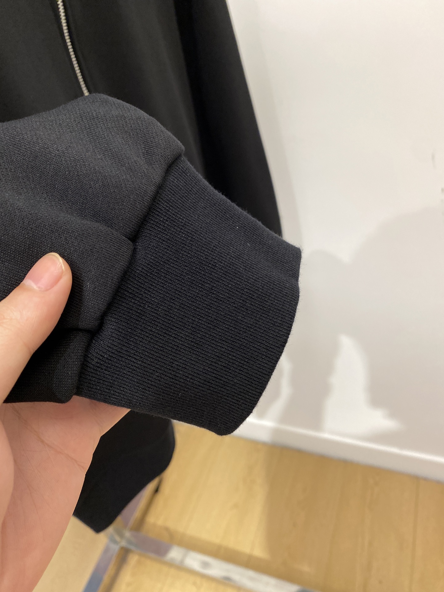 lP🆕、2025新品卫衣外套，时尚帅气，胸前精致刺绣字母图案logo，简约百搭款，定制原版面料，不仅挺括