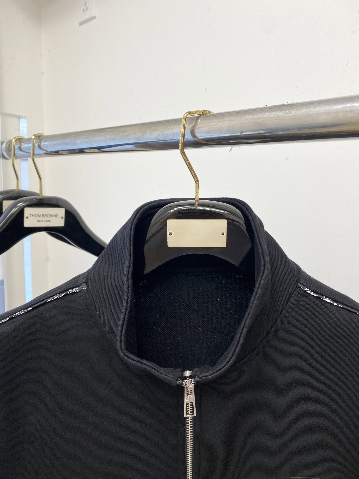 lP🆕、2025新品卫衣外套，时尚帅气，胸前精致刺绣字母图案logo，简约百搭款，定制原版面料，不仅挺括