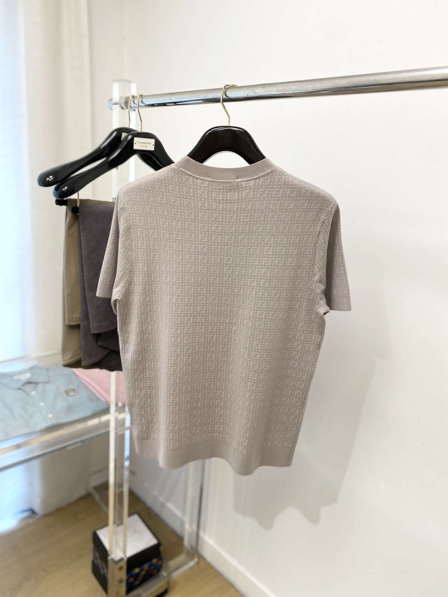 芬迪、2025最新款针织短袖T恤，帅气时尚，顶级数码定位定织字母logo，简约百搭款。面料棉 不仅挺括，