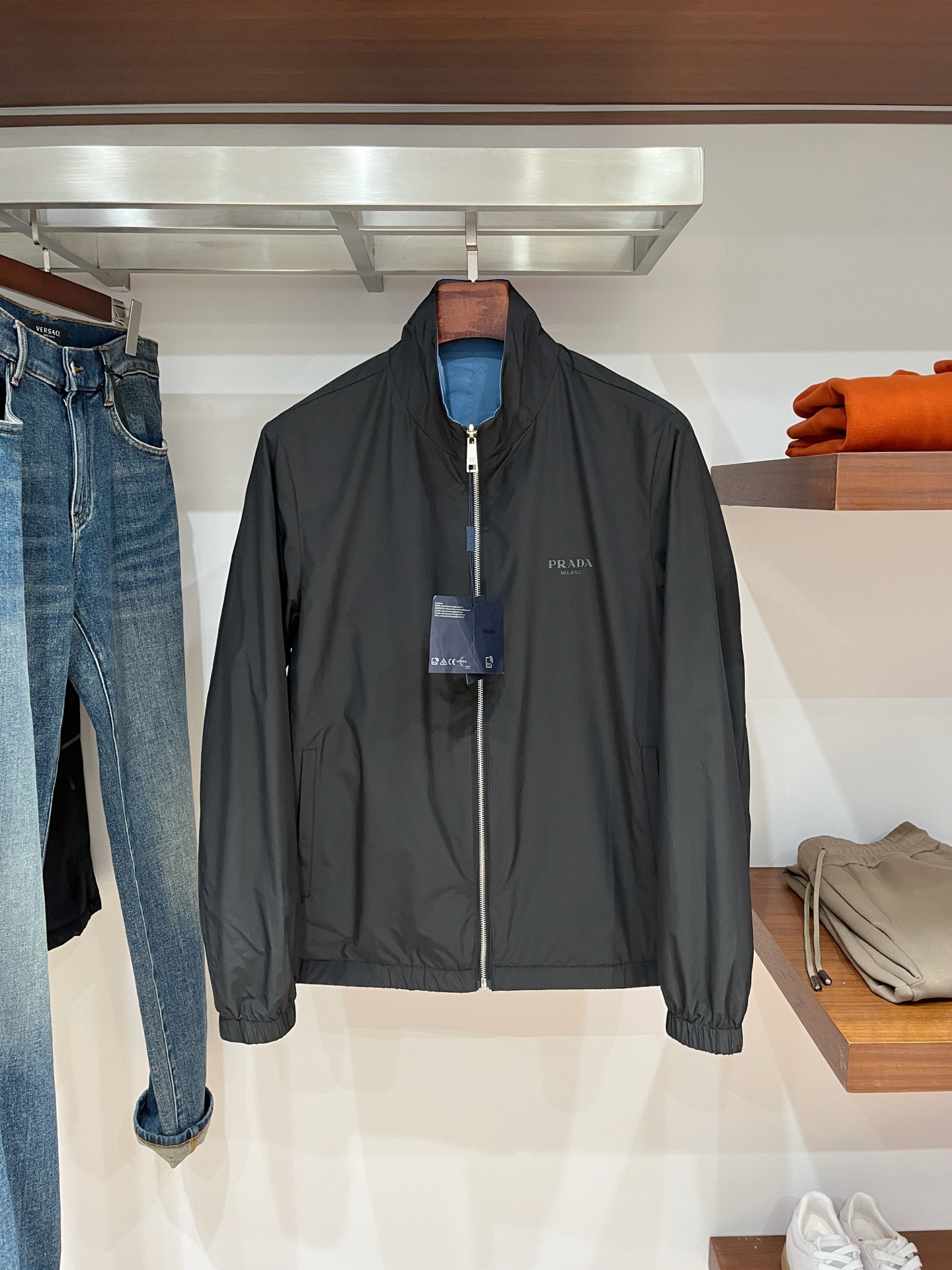 NO:531194,Prada, 2025 new double-sided jacket, fashionable and handsome, simple and versatile, original hardware and accessories logo, customized original fabric, not only crisp, maintains the trendy silhouette, and is comfortable to wear, and the yarn is more delicate, the number M-3XL, prada, jackets & coats, jackets & coats, alexander wang19860909普拉达、2025新品双面穿夹克外套,时尚帅气,简约百搭款,原版五金辅料logo,定制原版面料,不仅挺括,保持潮流的廓形,又穿着舒适,纱织更细腻,码数M-3XL,,prada,jackets & coats,jackets & coats,alexander wang,Men's clothing