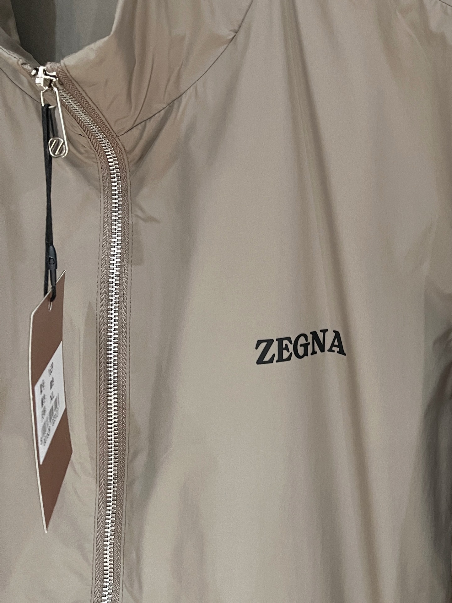 杰尼亚、2025新品夹克外套，时尚帅气，简约百搭款，胸前顶级印胶字母logo，定制原版面料，不仅挺括，保