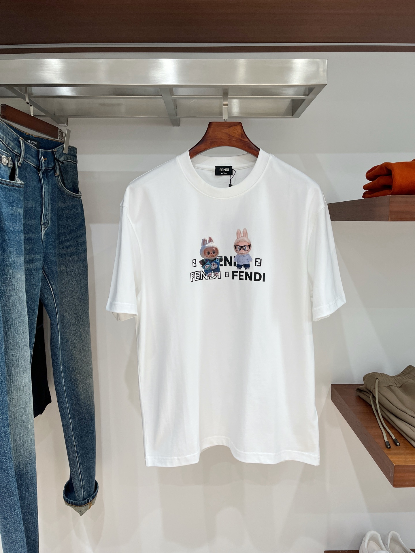 芬迪、2025新品短袖T恤，帅气时尚，胸前顶级印胶印花字母图案logo，简约百搭款。面料棉 不仅挺括，保