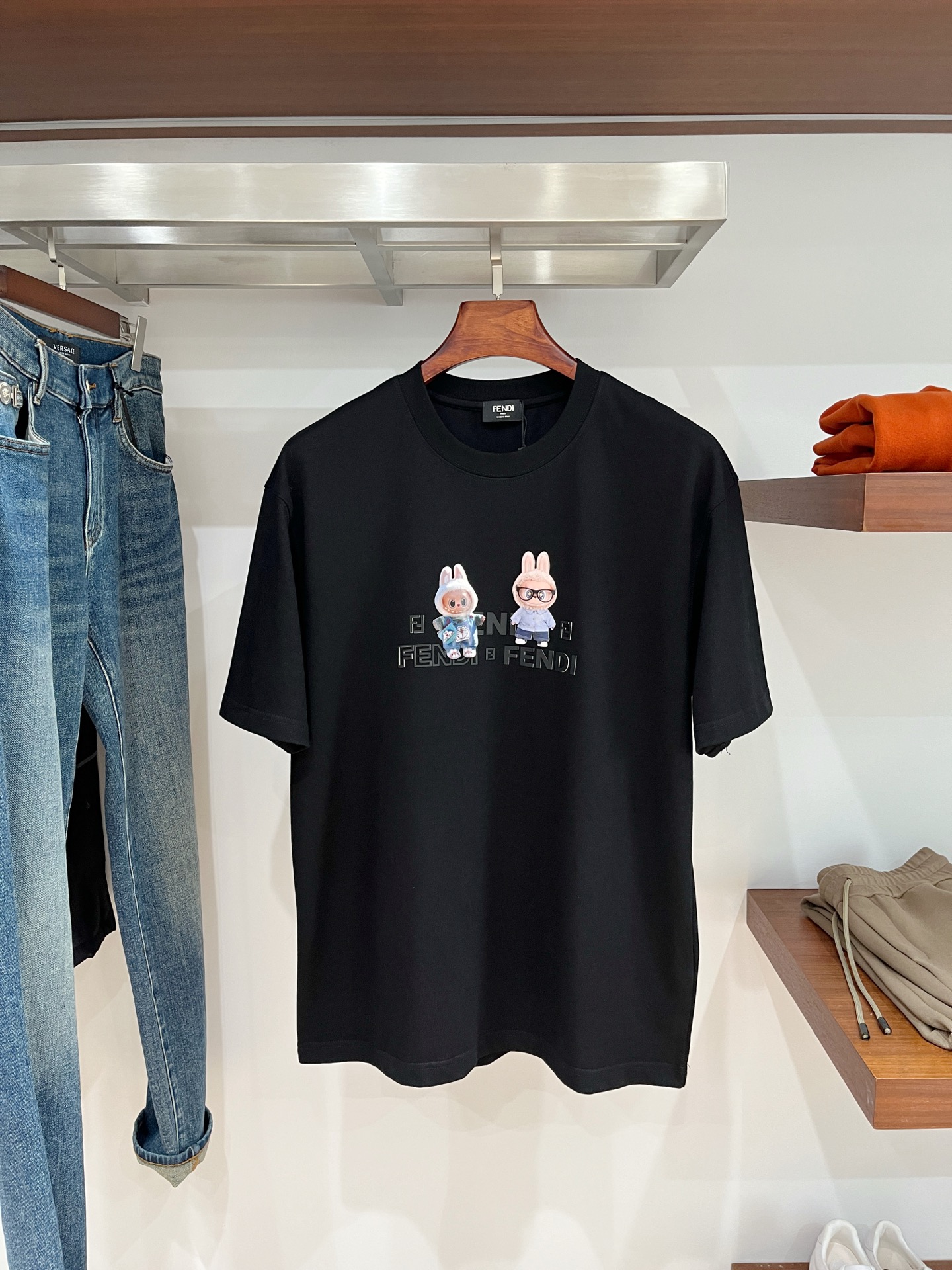 芬迪、2025新品短袖T恤，帅气时尚，胸前顶级印胶印花字母图案logo，简约百搭款。面料棉 不仅挺括，保