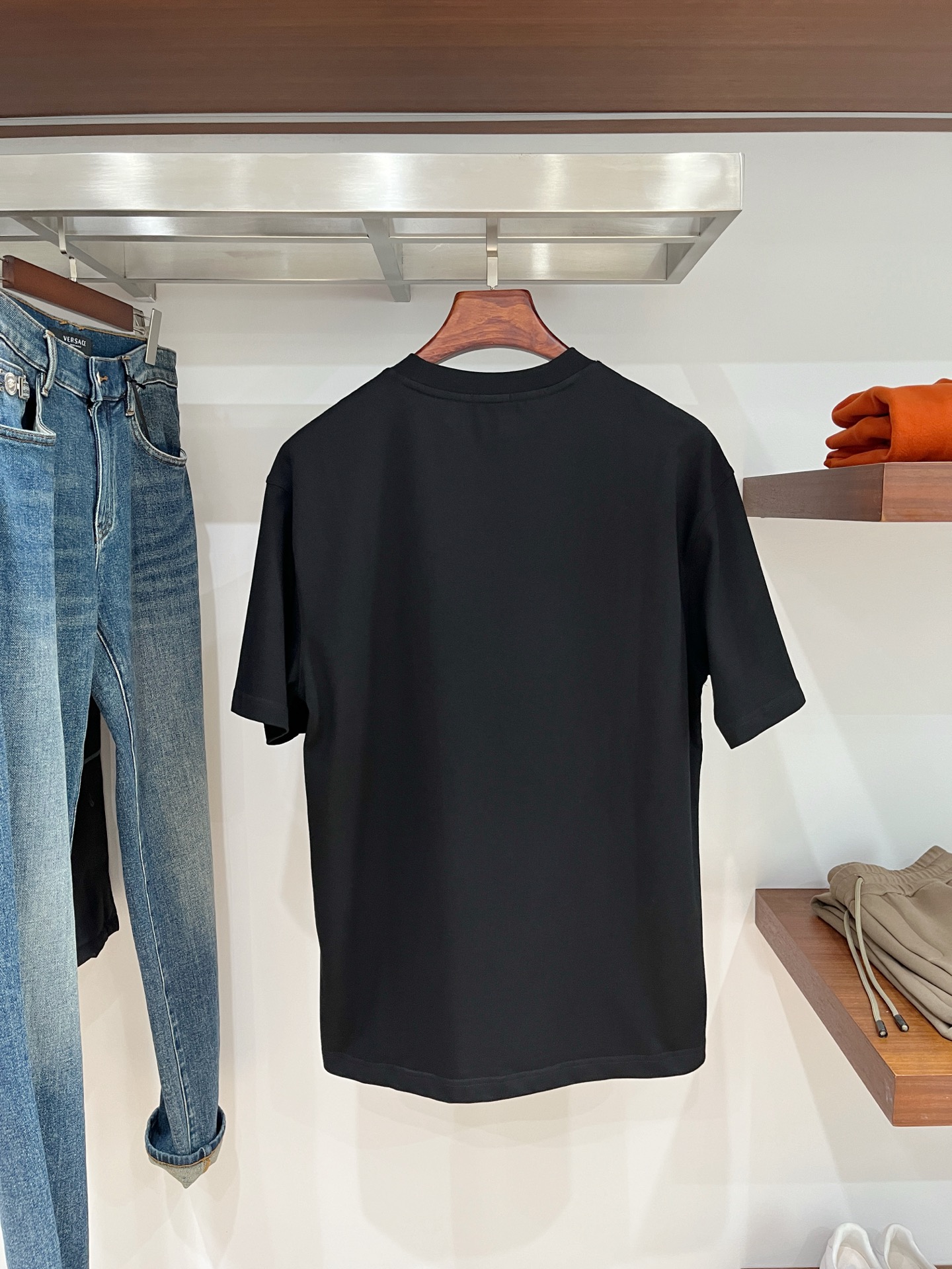 芬迪、2025新品短袖T恤，帅气时尚，胸前顶级印胶印花字母图案logo，简约百搭款。面料棉 不仅挺括，保