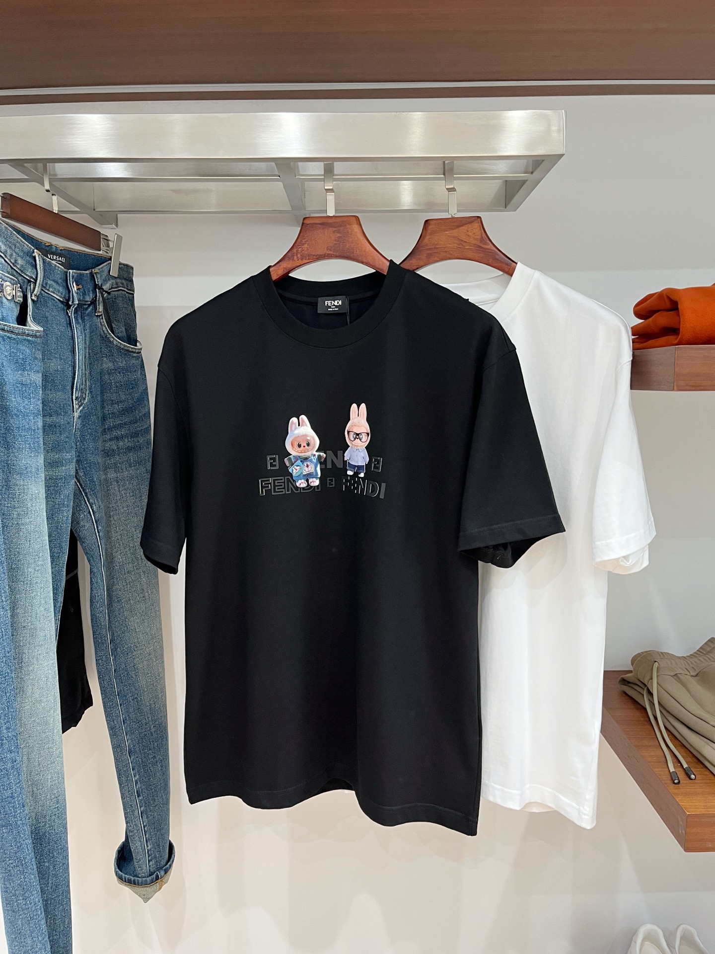 芬迪、2025新品短袖T恤，帅气时尚，胸前顶级印胶印花字母图案logo，简约百搭款。面料棉 不仅挺括，保