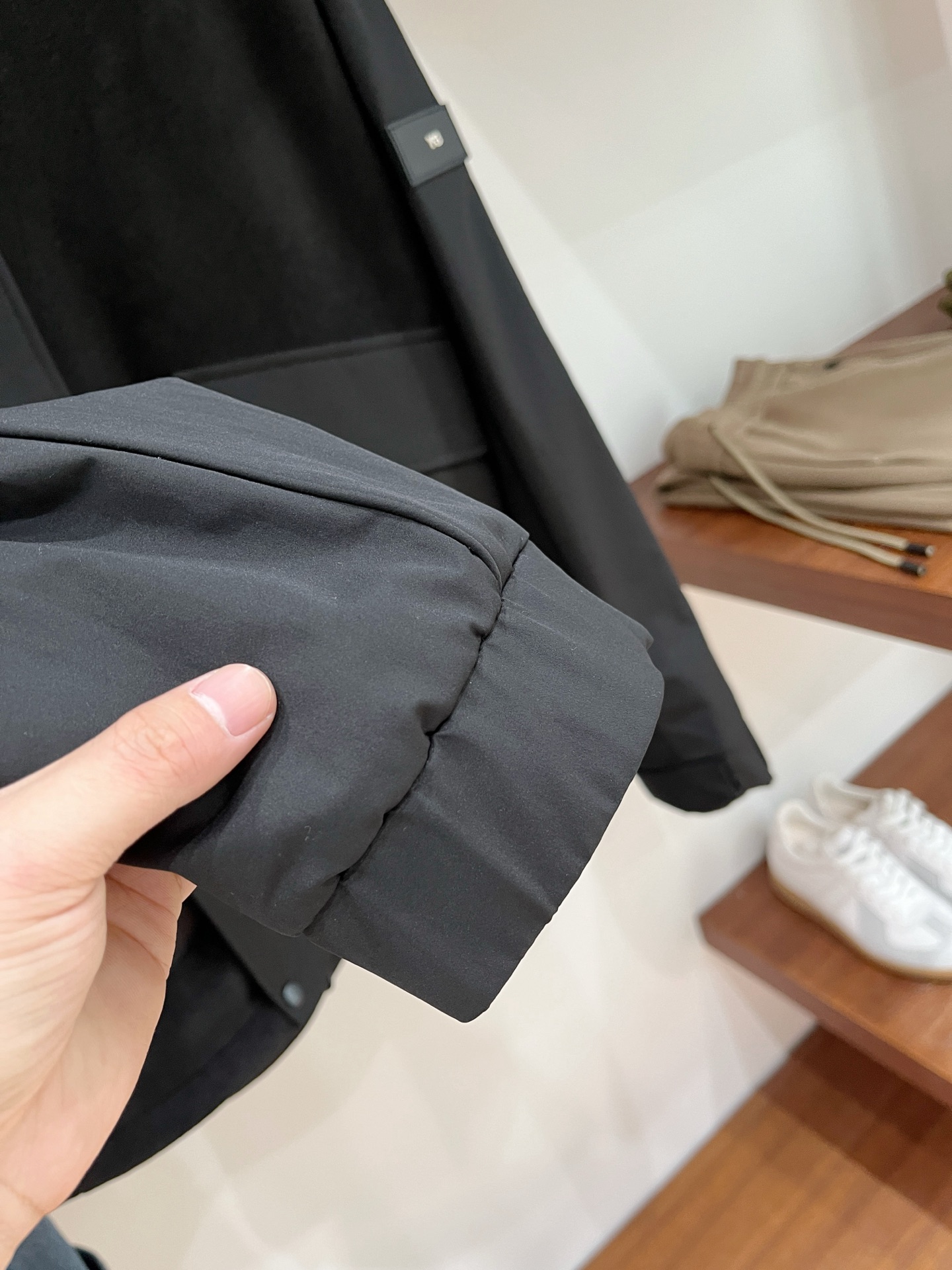 Y-3、2025新品夹克外套，时尚帅气，简约百搭款，袖口刺绣装饰字母logo，定制原版面料，不仅挺括，保